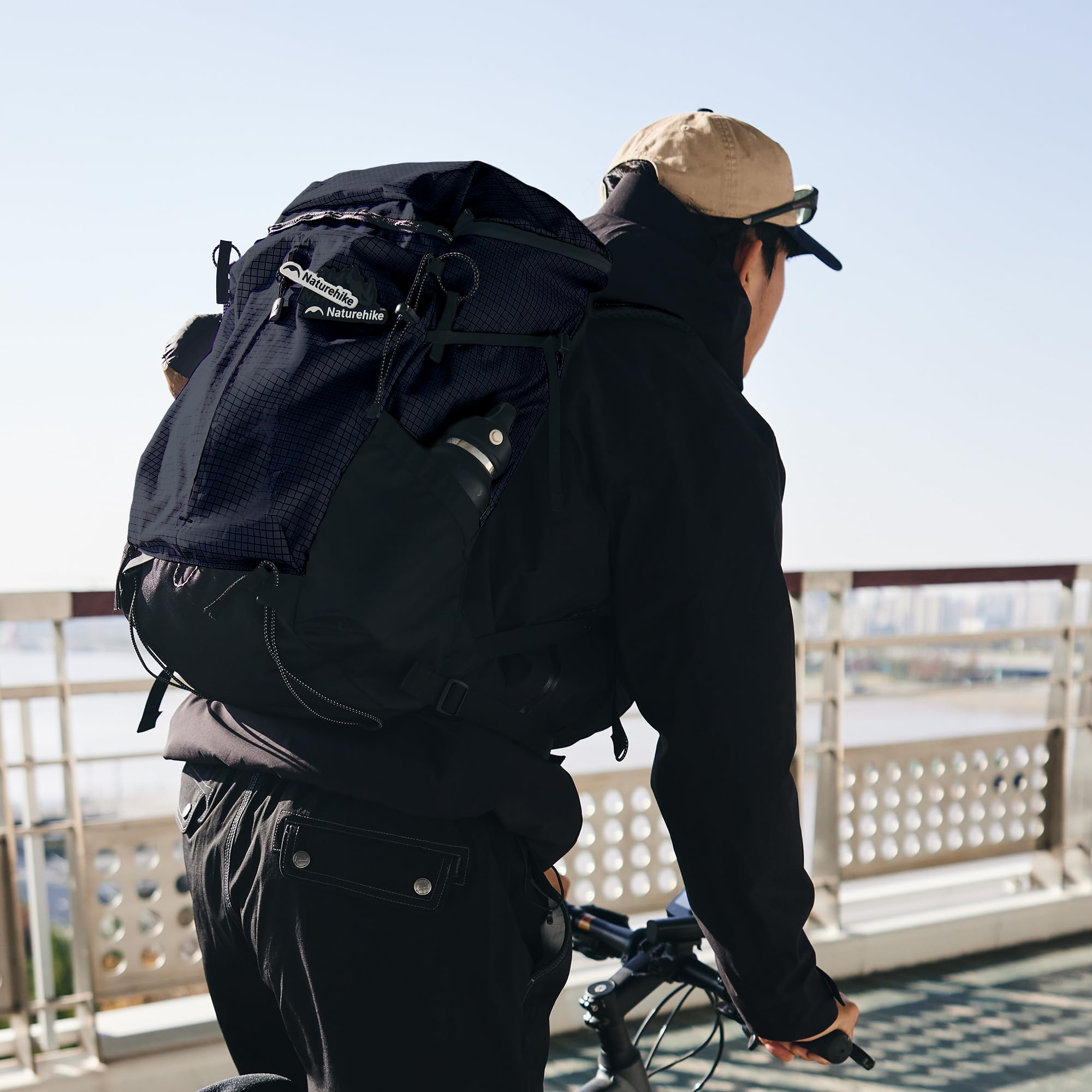 Naturehike Lekki plecak turystyczny 25/35 l, wielofunkcyjny, regulowany pasek na klatkę piersiową, wiele przegródek, trwały plecak podróżny dla mężczyzn i kobiet, Czarny