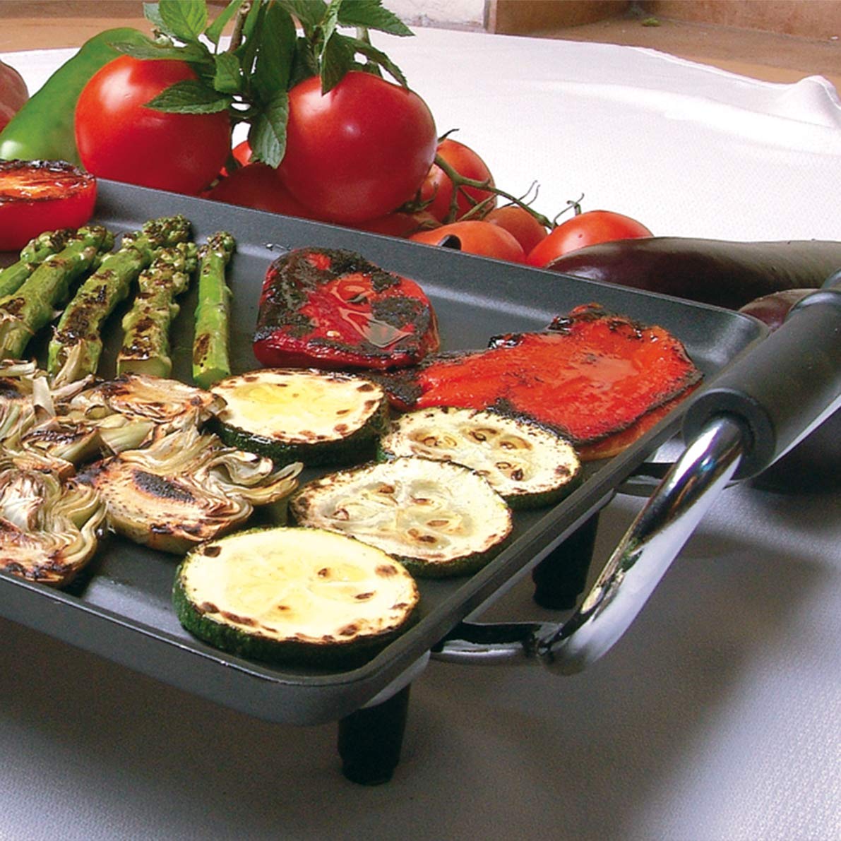 Orbegozo TB 2206 B Tabla de Asado 1500W con Termostato Regulable, Superficie 27.5x27.5 cm, Canal Recoge Grasas y Salsas, Asas de Toque Frío y Fácil Limpieza