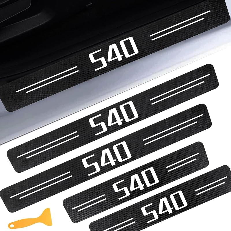 Protetor de Soleira para BMW 540i 2017–2025 em Couro Sintético com Textura de Fibra de Carbono Branco CHIYLE