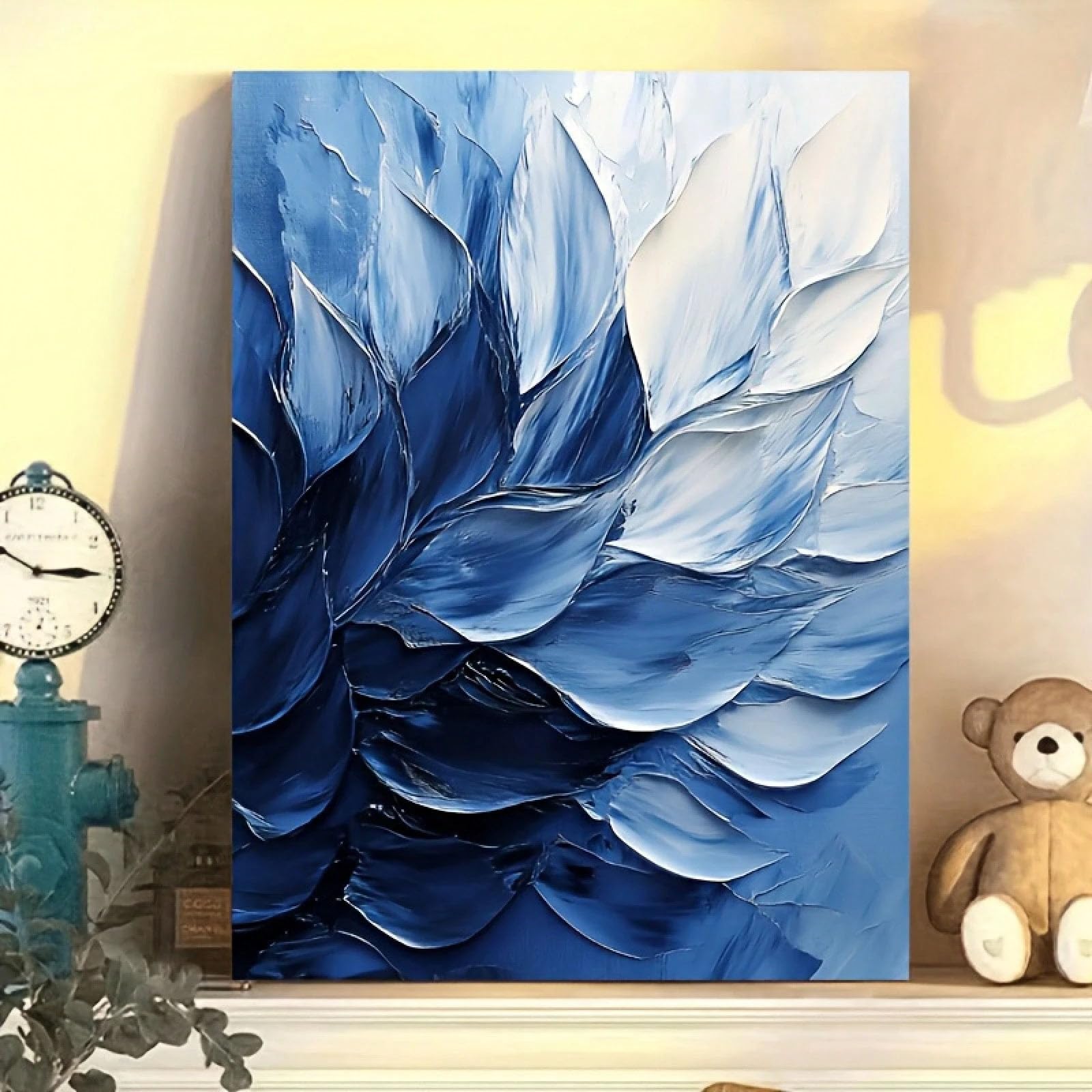 Cuadro de plumas azules en lienzo de 60x80cm para crear un oasis de calma en tu dormitorio