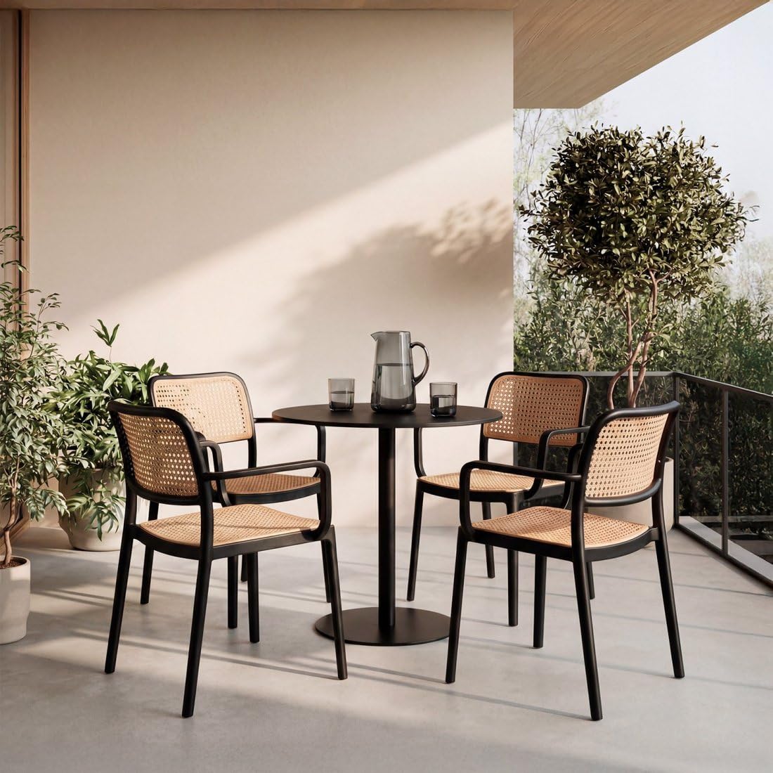 KLAST Silla Kaira con Reposabrazos de Polipropileno Negro, Diseño Vintage, Apilable y Ligera, Ideal para Salón, Cocina o Terraza, Dimensiones 57 cm x 81 cm