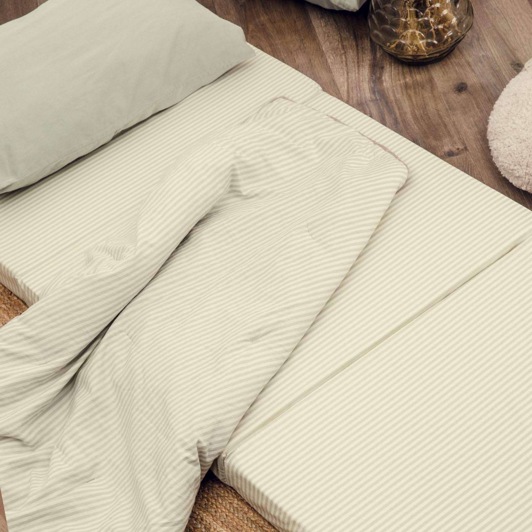 Kadolis - Matelas d'appoint 80x190x8 cm Pliable Coton Bio rayé - Déhoussable - Confortable et Respirant - Certifié OEKOTEX
