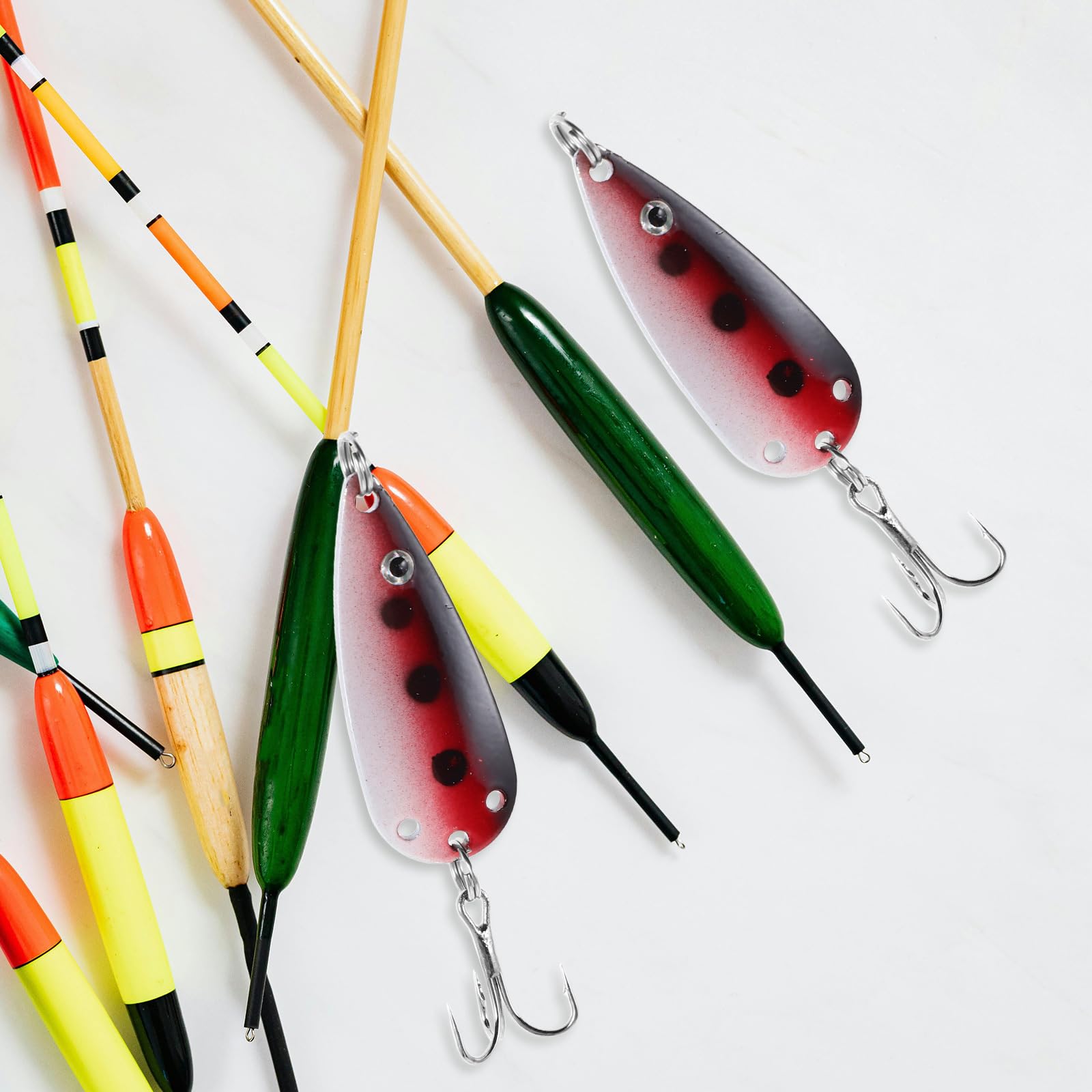 Happyyami 30 Esche da Pesca: Esche in Metallo Duro con a Tre Punte - Esche a Forma di Pesce Realistico per spigole/trote/Pesce persico - Pesca in Acqua e salata