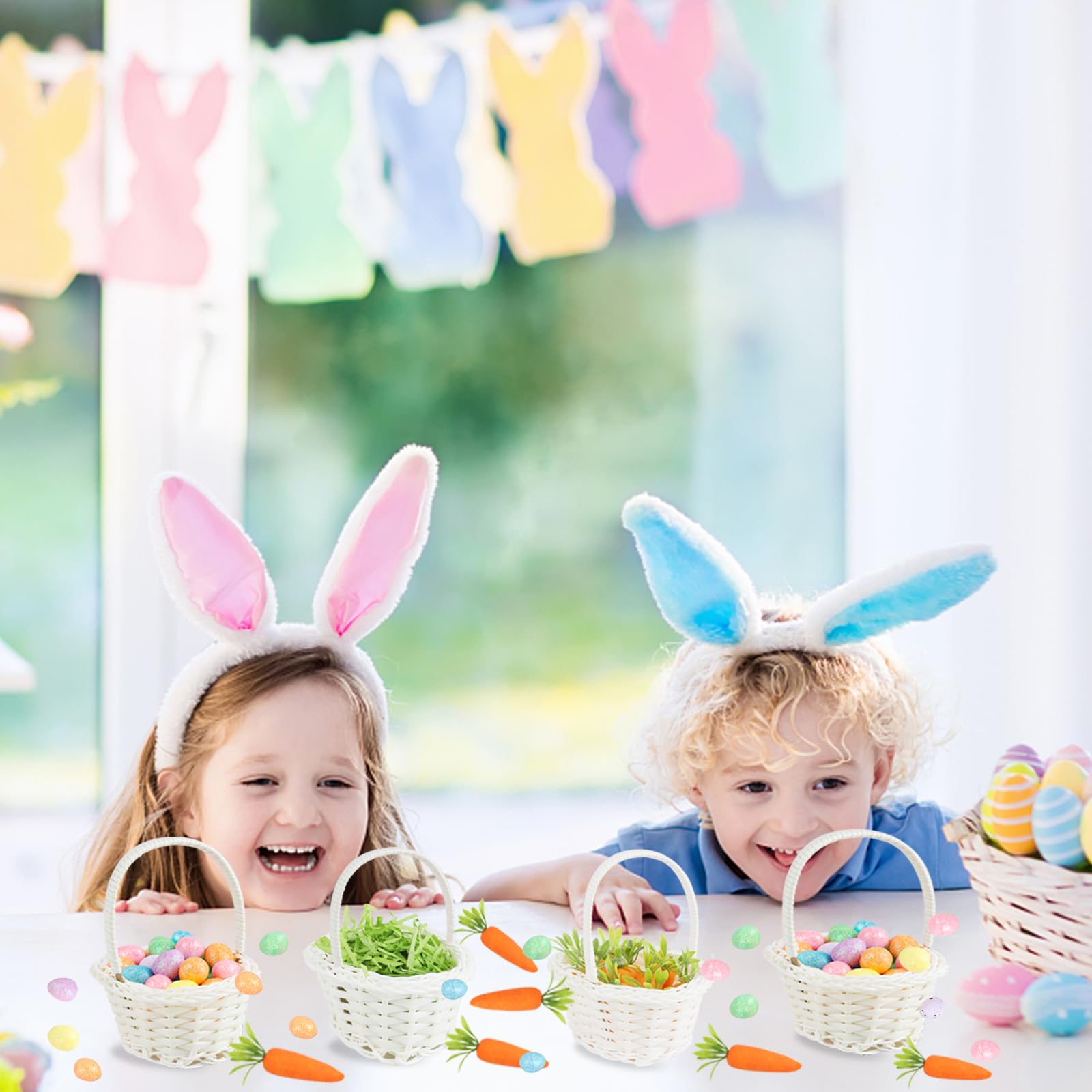 FOIMAS Confezione da 12 mini cestini pasquali con manici, 100 uova di Pasqua colorate e 12 carote in schiuma di rafia, decorazioni per capannoni per feste di Pasqua