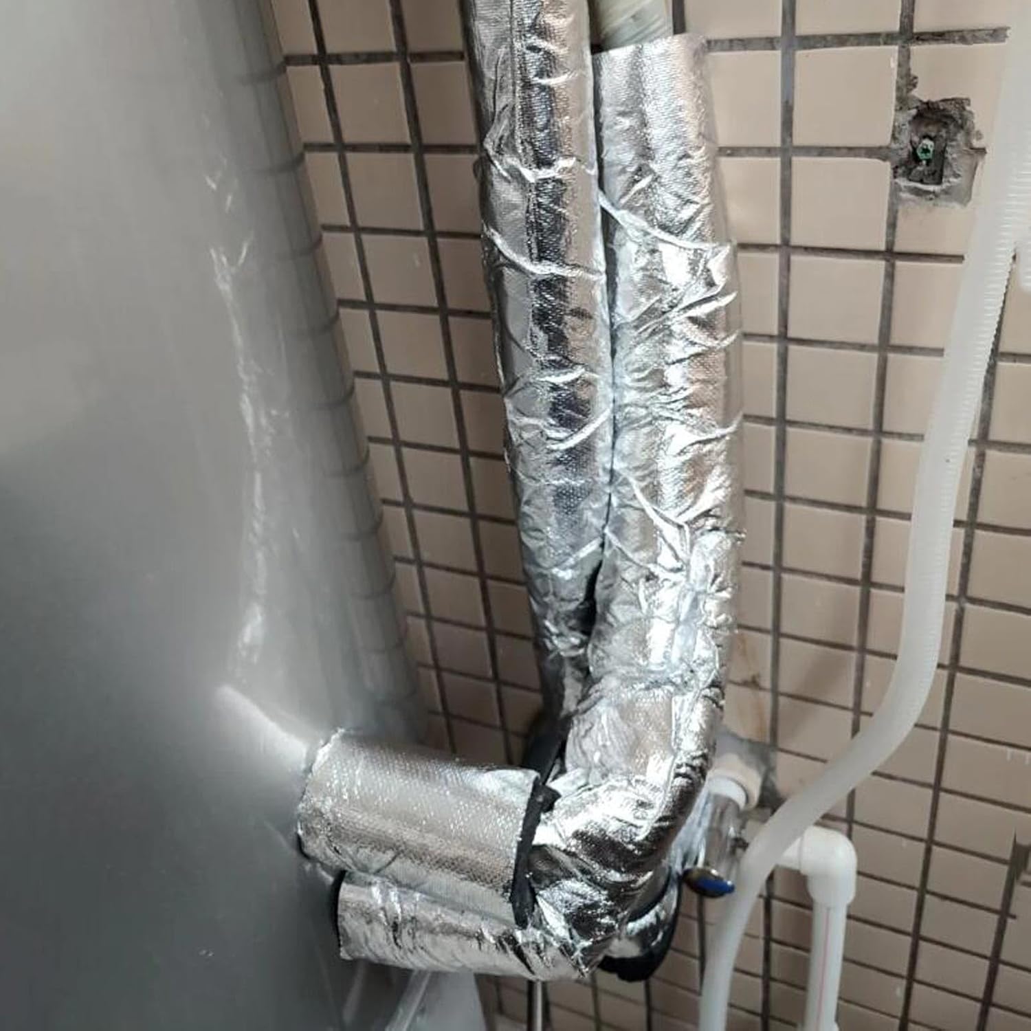 Pipe Insulation Lagging Thickness 2in Antifreeze Insulation Pipe Rubber Plastic Insulation Pipe 3.1ft Length, Waterproof Fireproof, for Indoor Outdoor Solar Air Conditioners