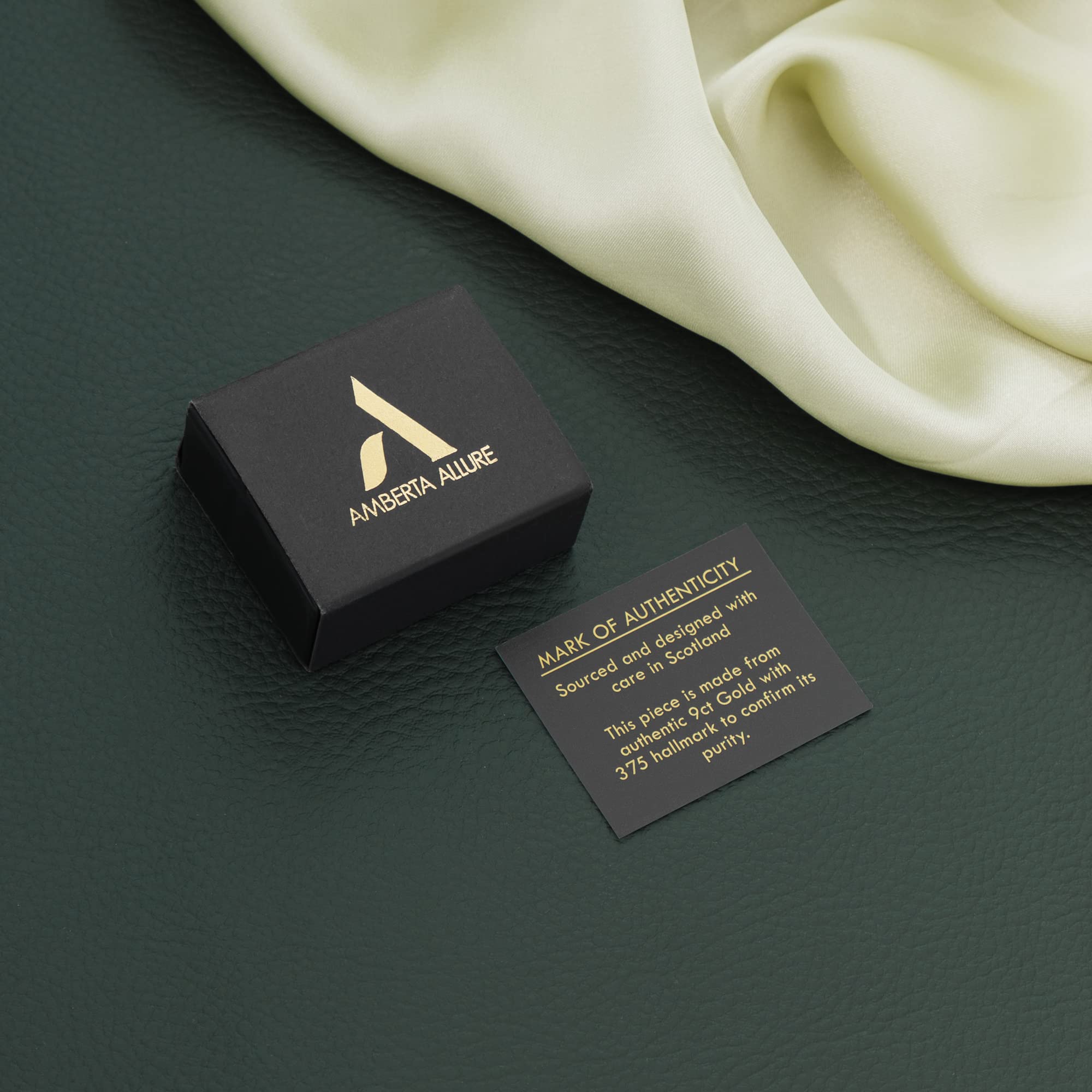 Amberta Allure - Ciondolo da donna con zirconi in oro 9 carati