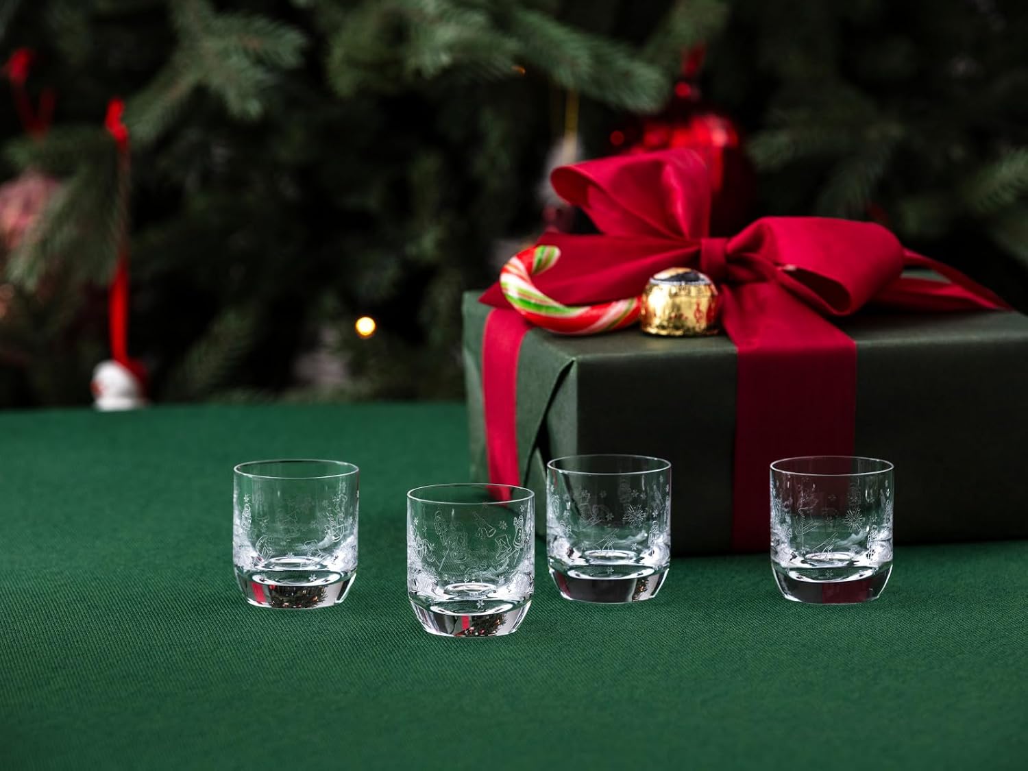 Villeroy & Boch – Toy's Delight 4-Piece Schnapps Glass Set, Schnapps Glass Set, Shot Glasses, Liqueur Glasses, Drinking Glasses Set of 4, Glasses with Christmas Pattern, Dishwasher Safe