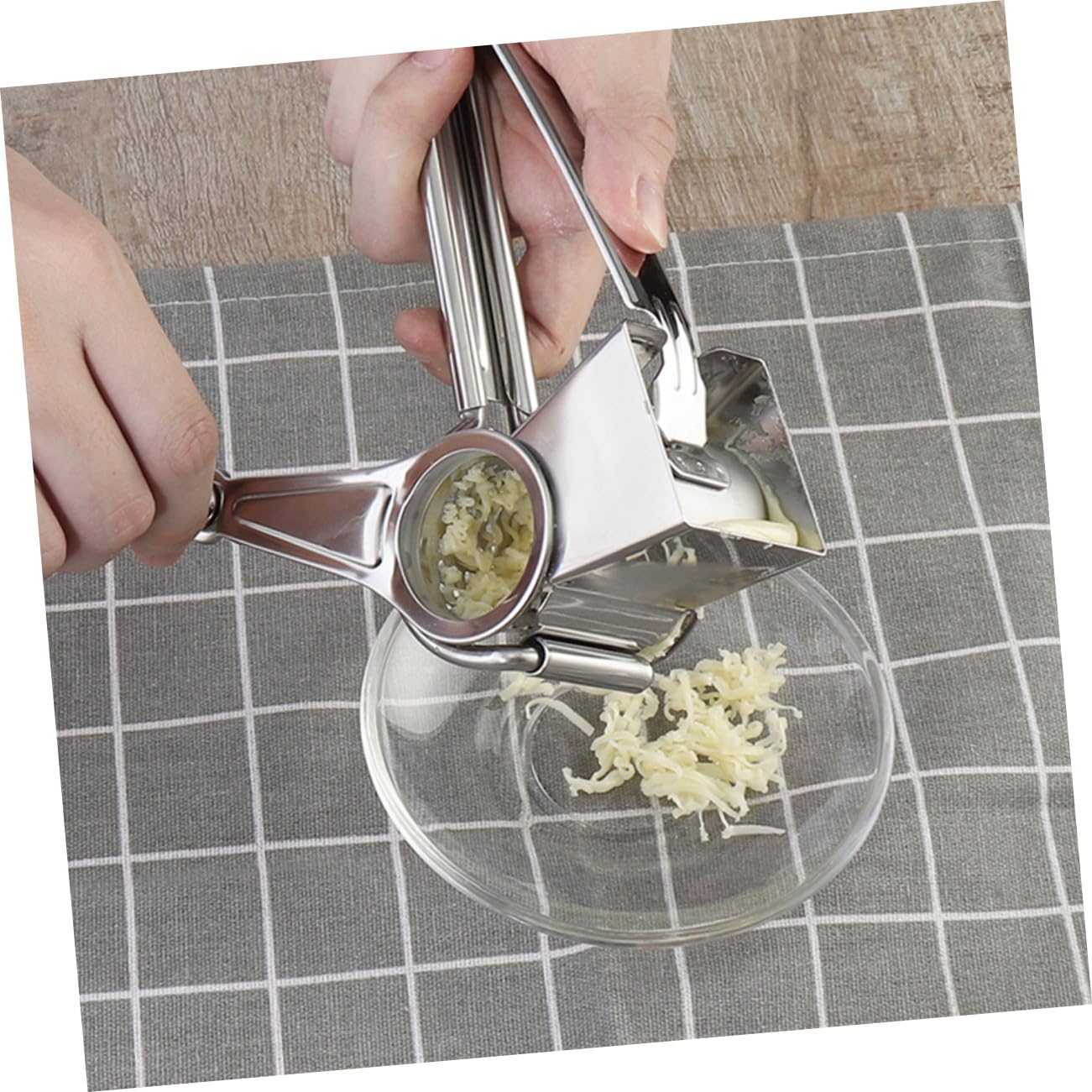 Edelstahl Käsereibe mit Kurbel Handgrater für Hartkäse und Gemüse Kleine Sichere Edelstahl Reibe für Zuhause Dessert Kuchenladen Geeignet