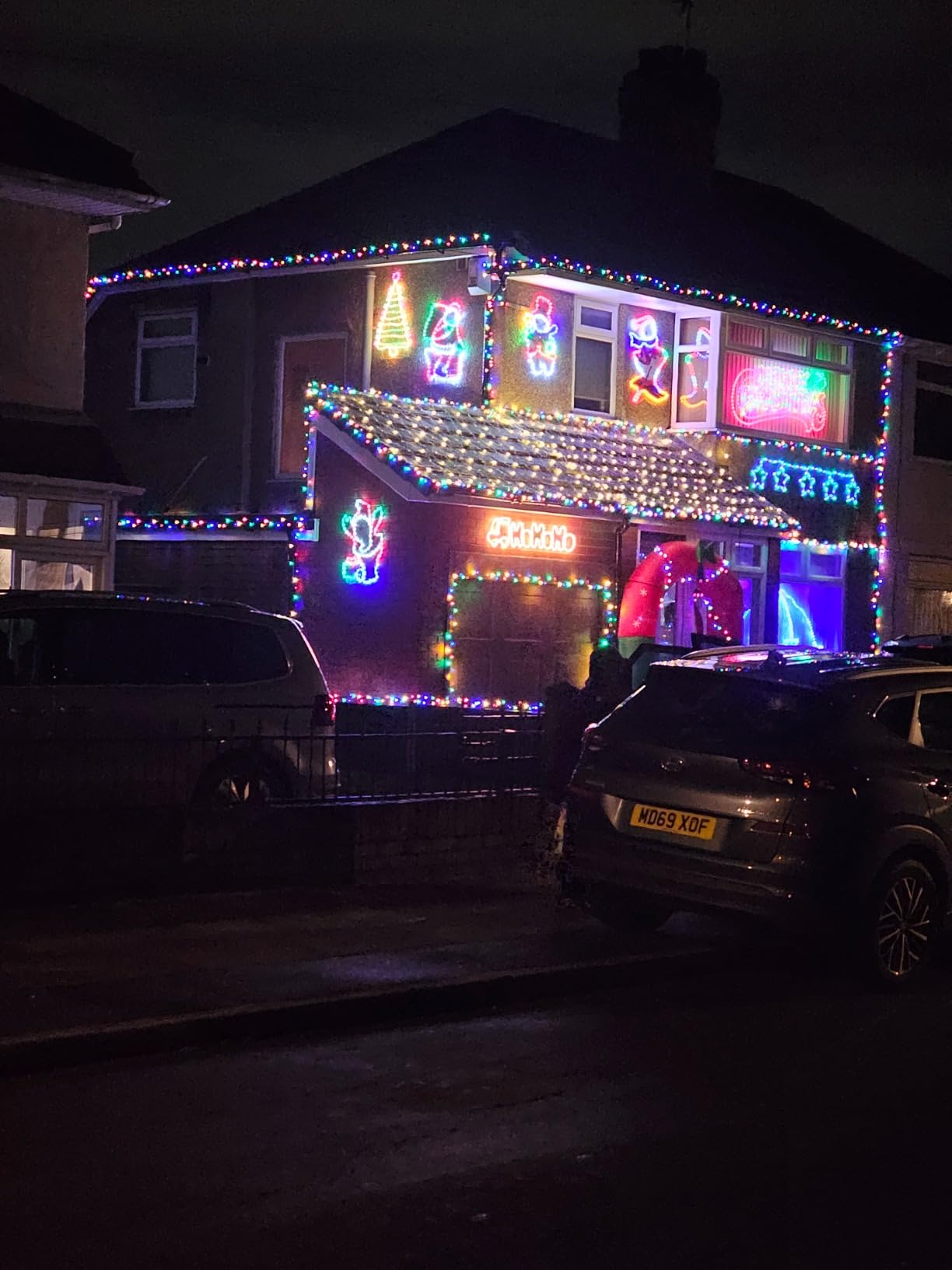 Garden Mile Santa With Sack Silhouette Rope Lights - Pre-Lit Acrylic Large Waving Multicolour LED Lights - Indoor Or Outdoor Festive Lighting Christmas Decorations For Window, Garden, Home Decor