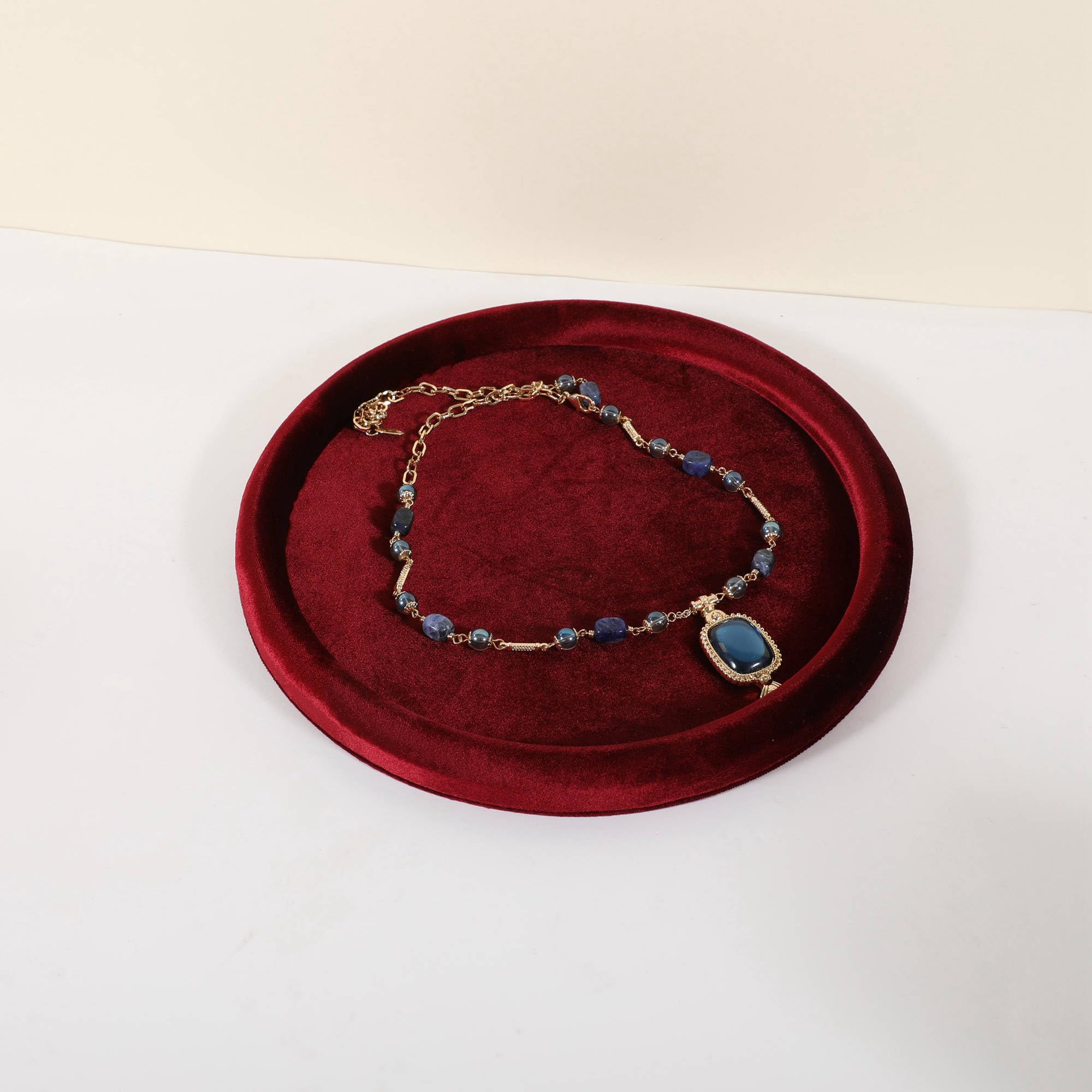 Plateau organisateur de bijoux pour coiffeuse et dressing moderne velours rouge