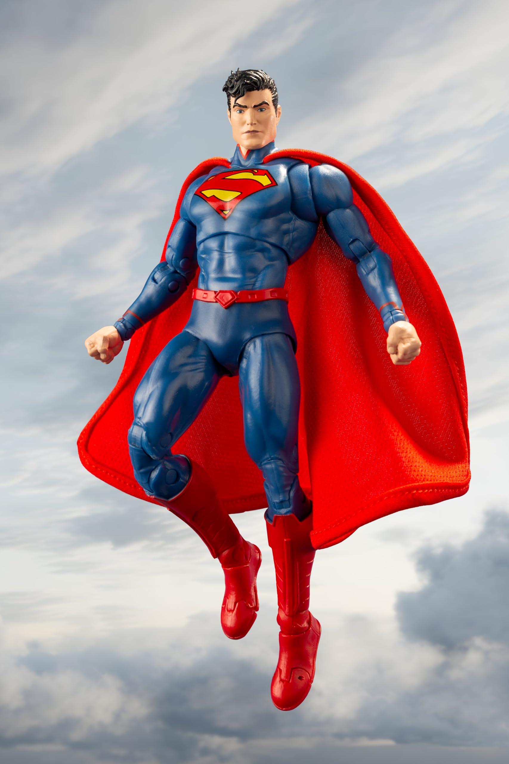 DC Multiverse Superman (nowa 52) złota etykieta dekoracyjna (17,8 cm)