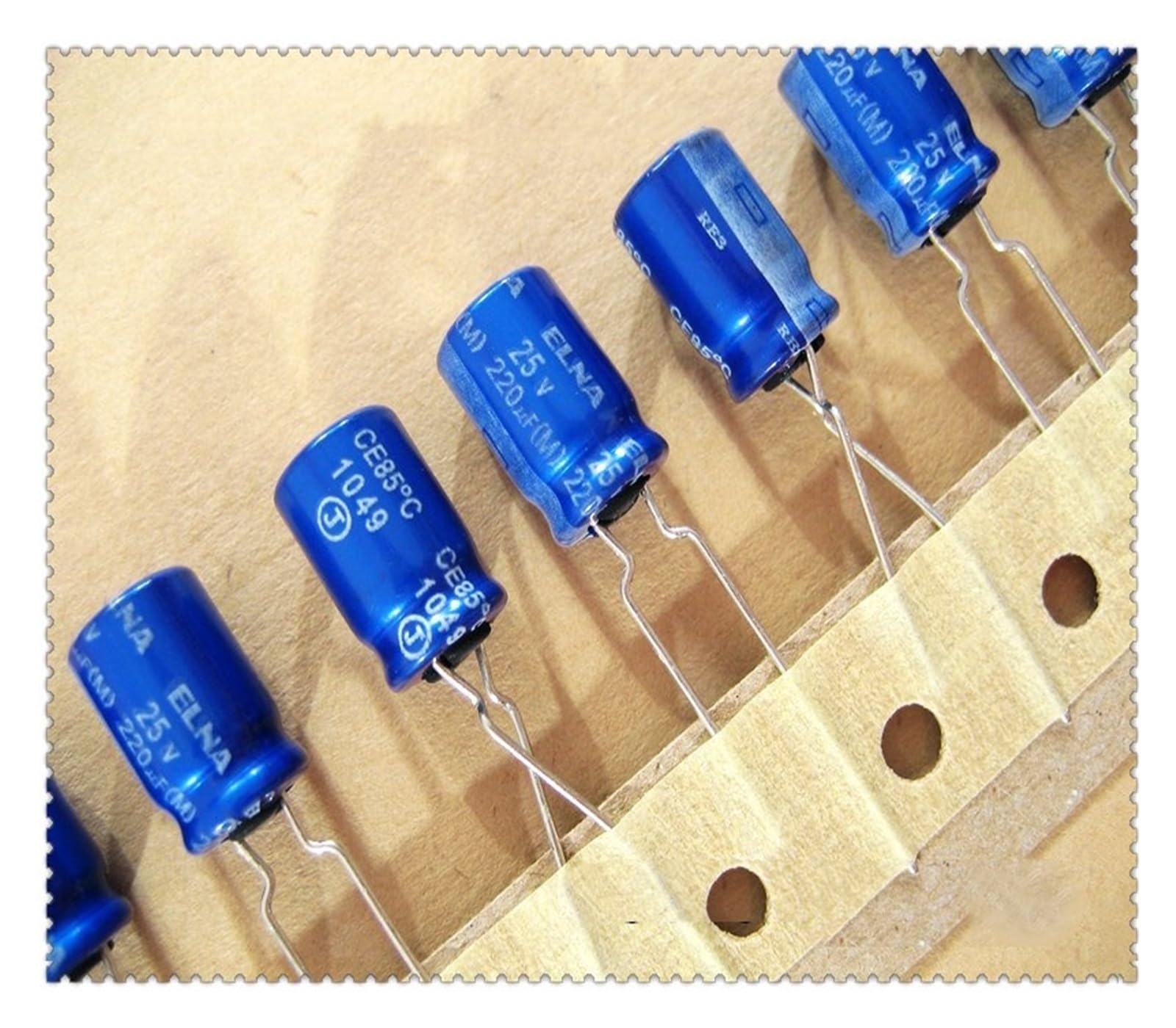 Condensateur électrolytique 220uF 25V à faible ESR pour filtrage audio