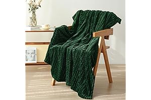 Puncuntex Dark Green Throw Blanket for Supreme Coziness