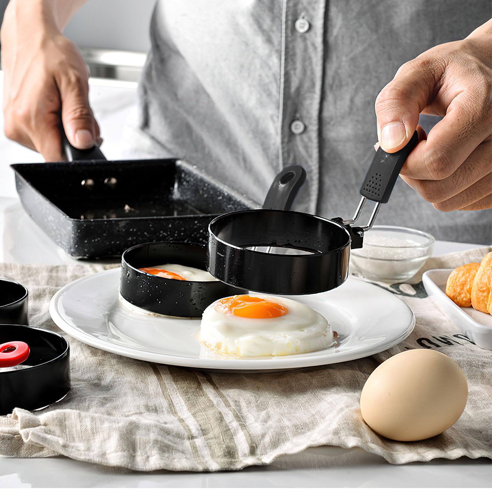 8 Stück Spiegeleiform Edelstahl Ei Ring, 4 x 9cm & 4 x 15cm Pancake Ringe Antihaft, Eierringe mit Griff, Egg Ring Molds für Spiegeleier, Sandwiches, Pfannkuchen, Hackbraten