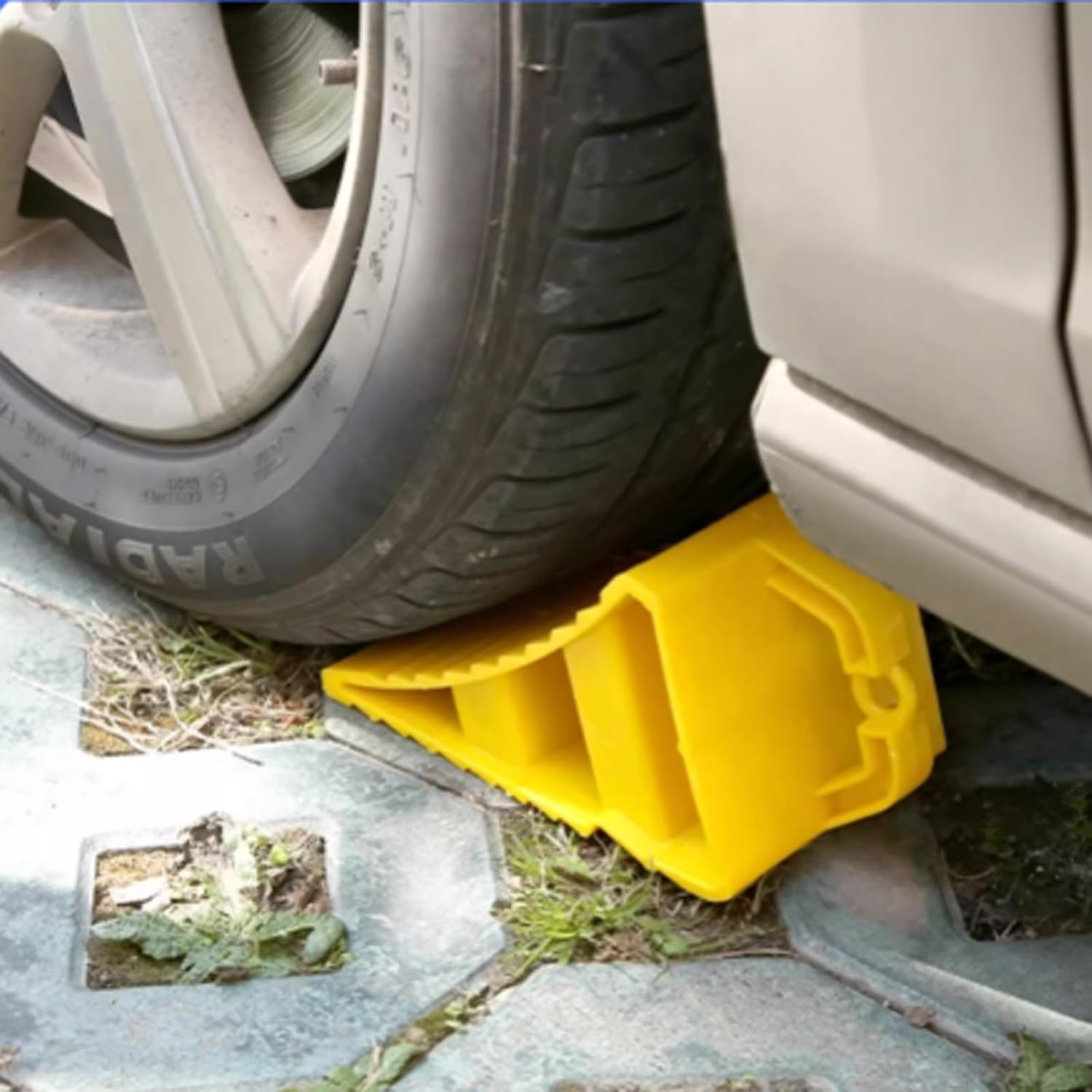 Wheel Chocks for RV Trailer, 2 Pcs Yellow Trailer Blocks with Metal Non Slip Base, Wheel Stoppers for Cars Camper Trucks RVs, Easy to Carry & for Most Tyre Sizes