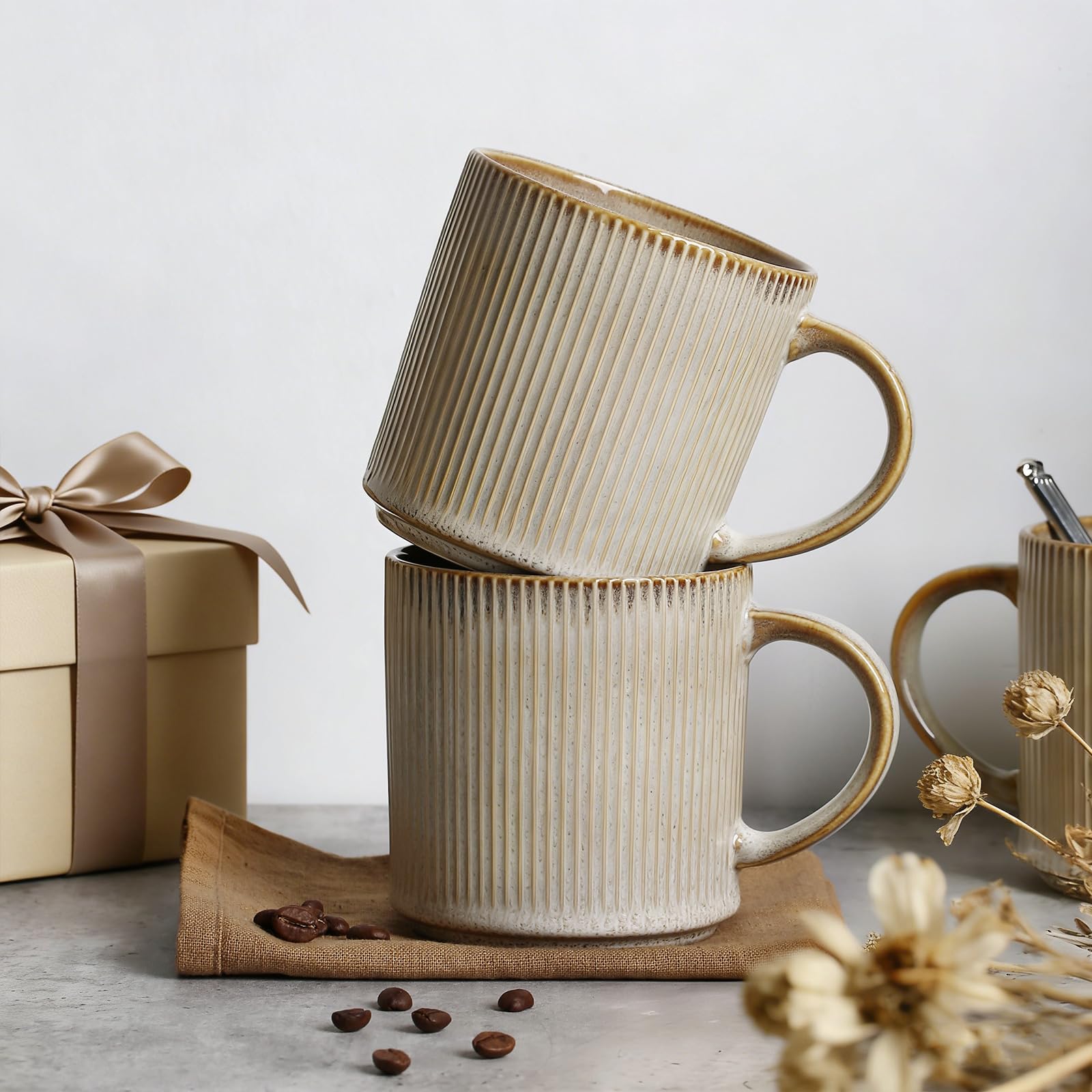 MONITO Juego de 4 tazas de café de 16 onzas, tazas de café de cerámica con asas grandes, adecuadas para latte, té caliente, capuchinos, moca y cacao, beige bonbon