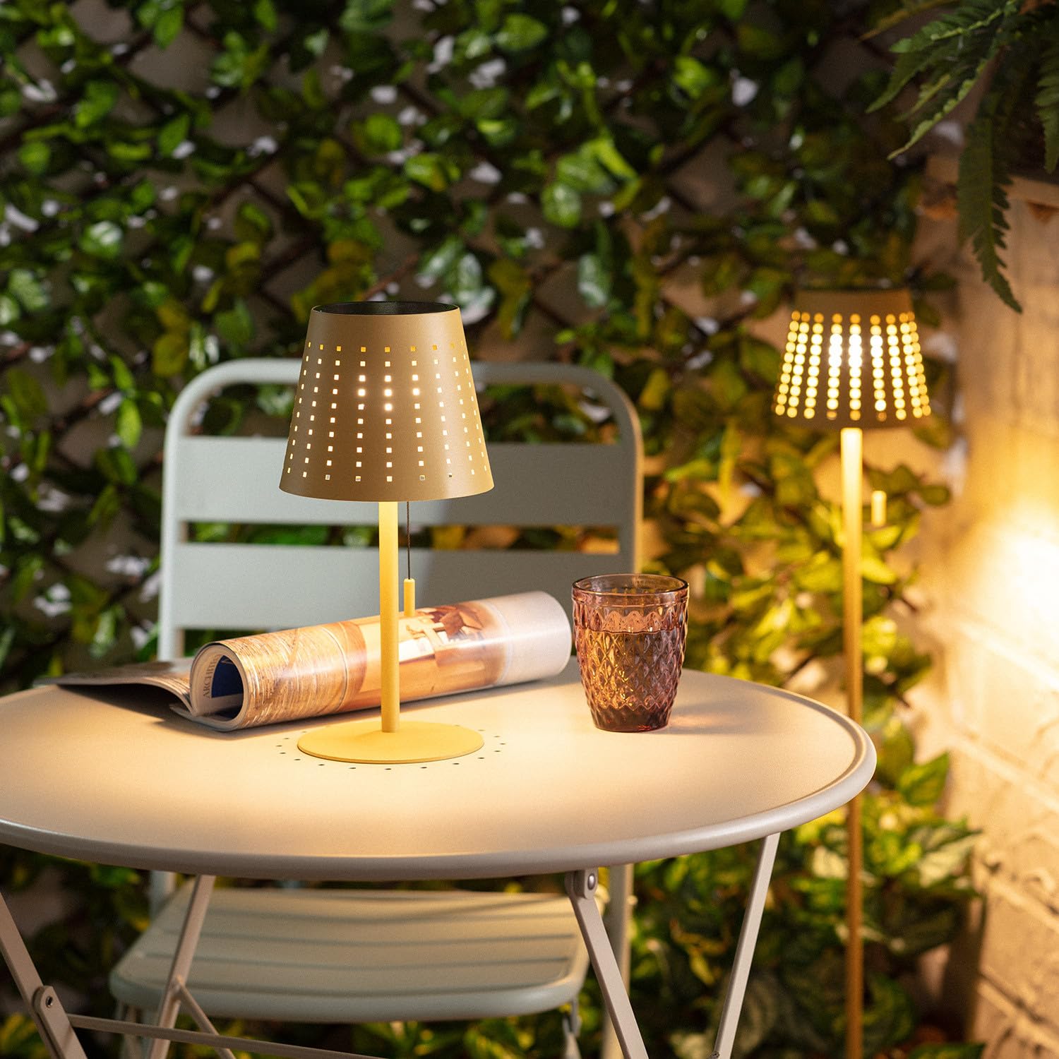LEDKIA LIGHTING Lámpara de Mesa Solar Exterior LED Portátil con Batería USB Recargable Banate Amarillo Arena