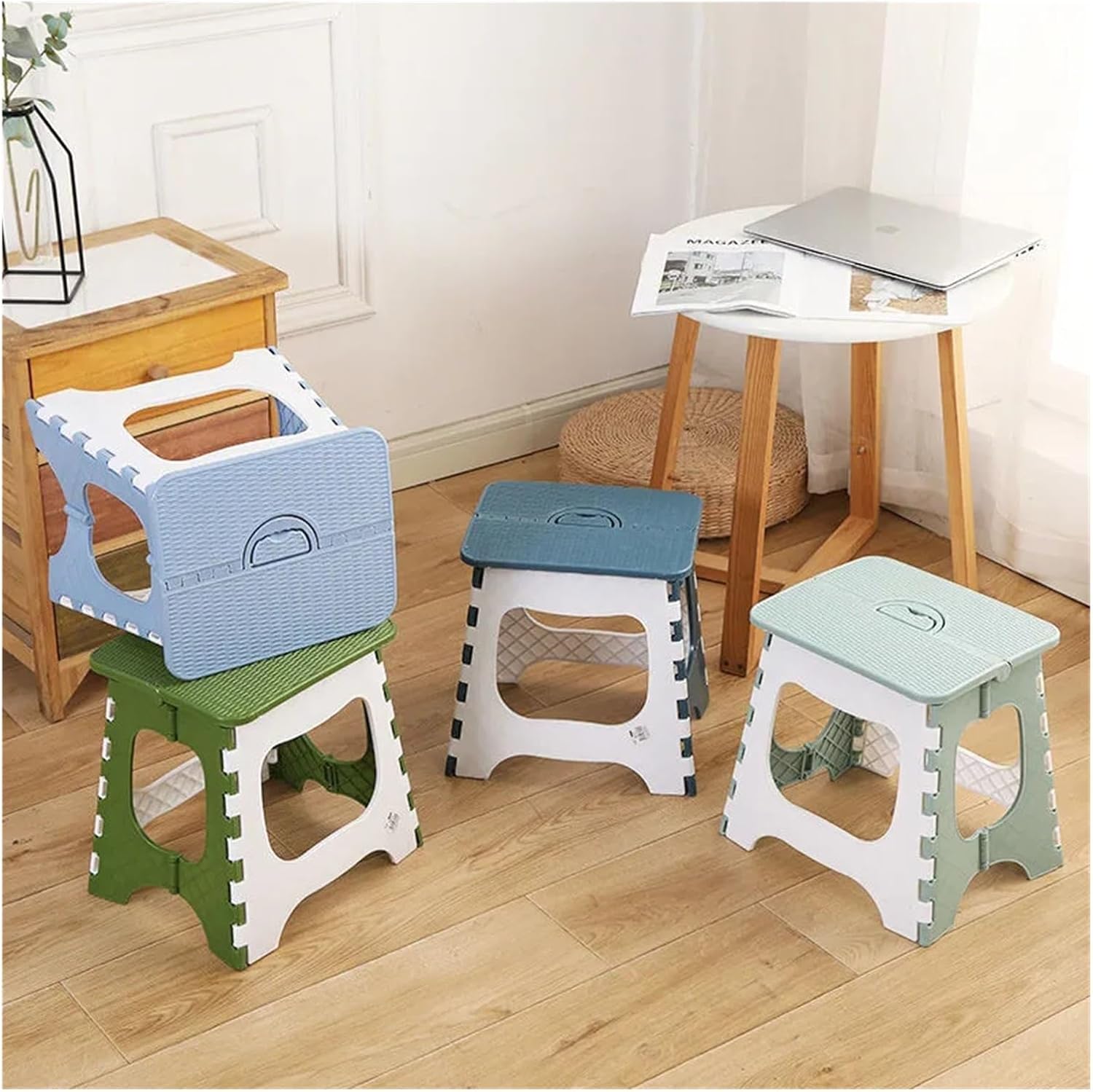Folding Plastic Stool Outdoor Portable Chair Very Suitable for Fishing Beaches and Camping(Green)