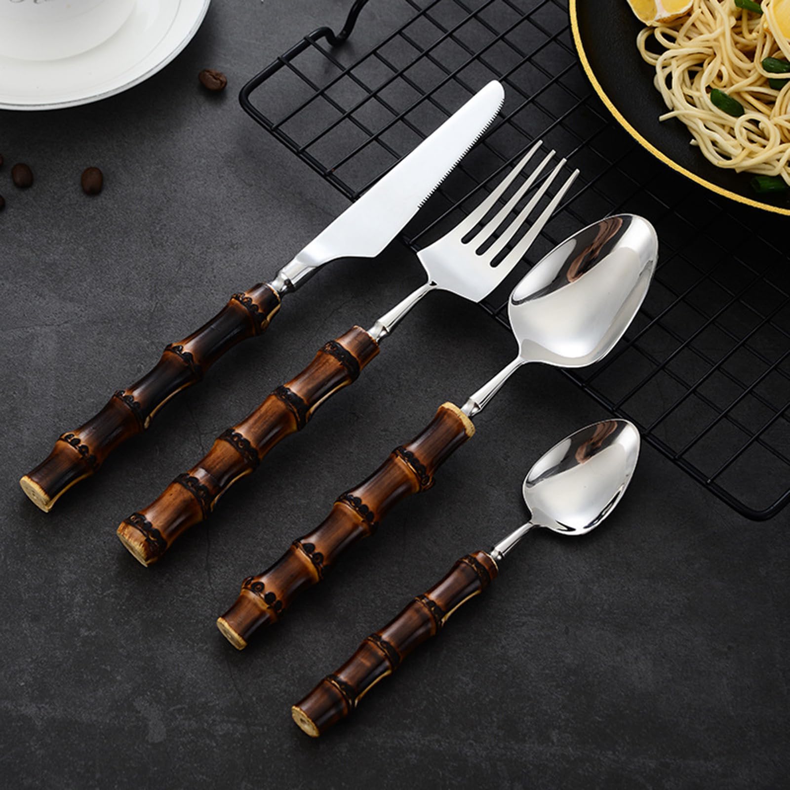 Este Juego de Cubiertos de bambú y Madera para 6 Personas Incluye un Elegante Juego de Cubiertos de Acero Inoxidable para la Mesa, Ideal para el hogar, la Cocina o el Restaurante. Cuenta con