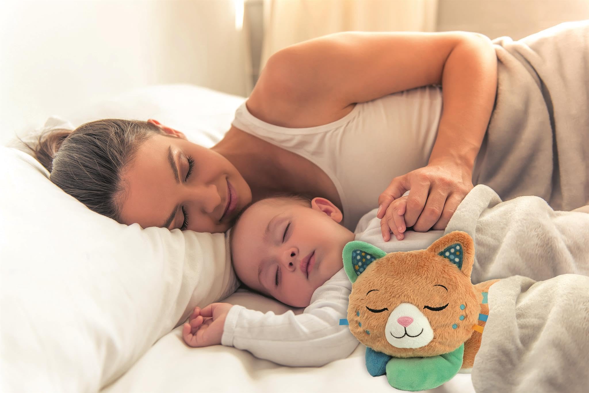 Clementoni Atmendes Kätzchen Plüschtier | Beruhigender Schlafbegleiter mit beruhigender Vibration, Musik und Naturgeräuschen | Waschbares Stofftier für Babys und Kleinkinder