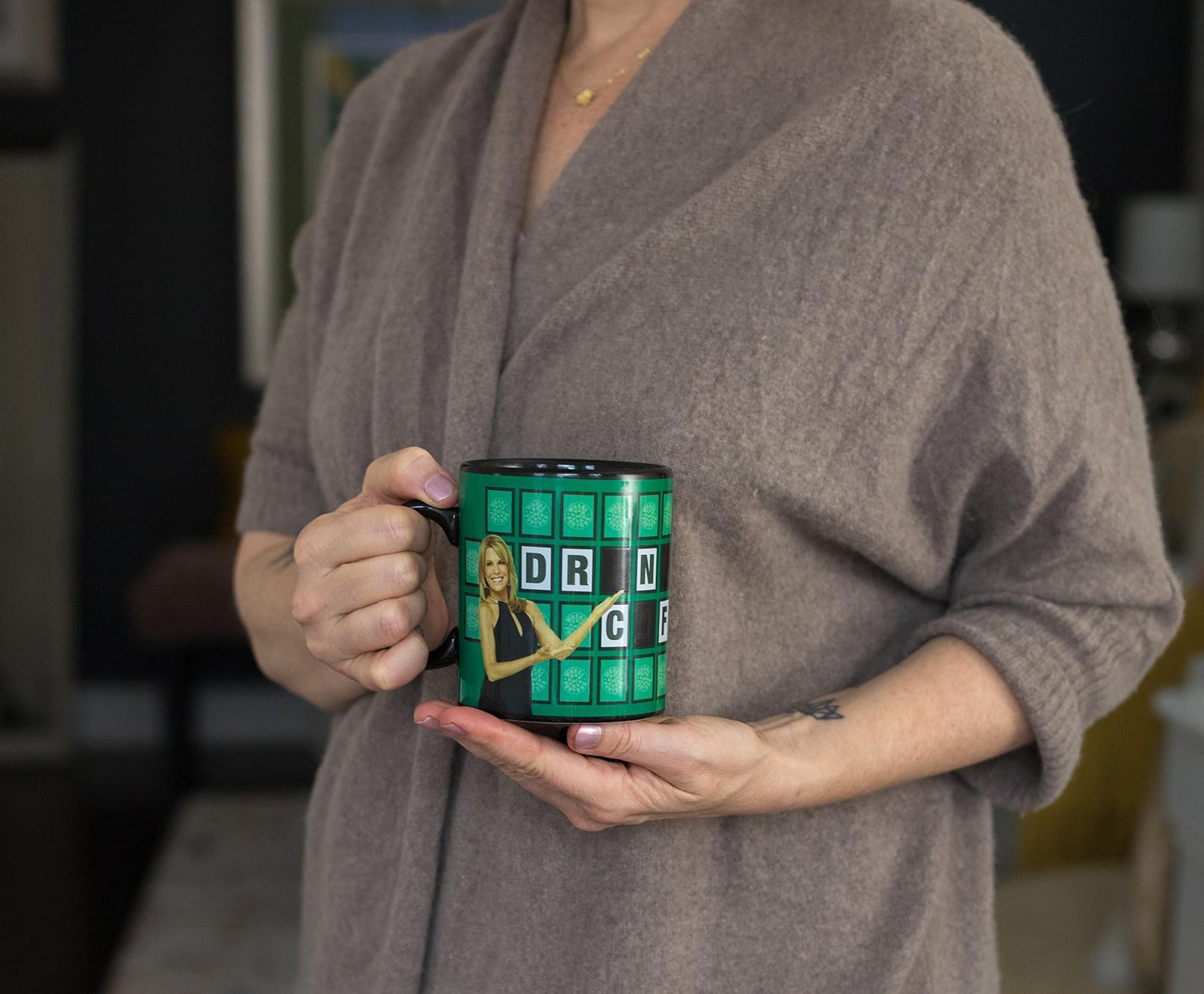 Wheel of Fortune Drink More Coffee, taza que cambia de color | Holds 16 onzas