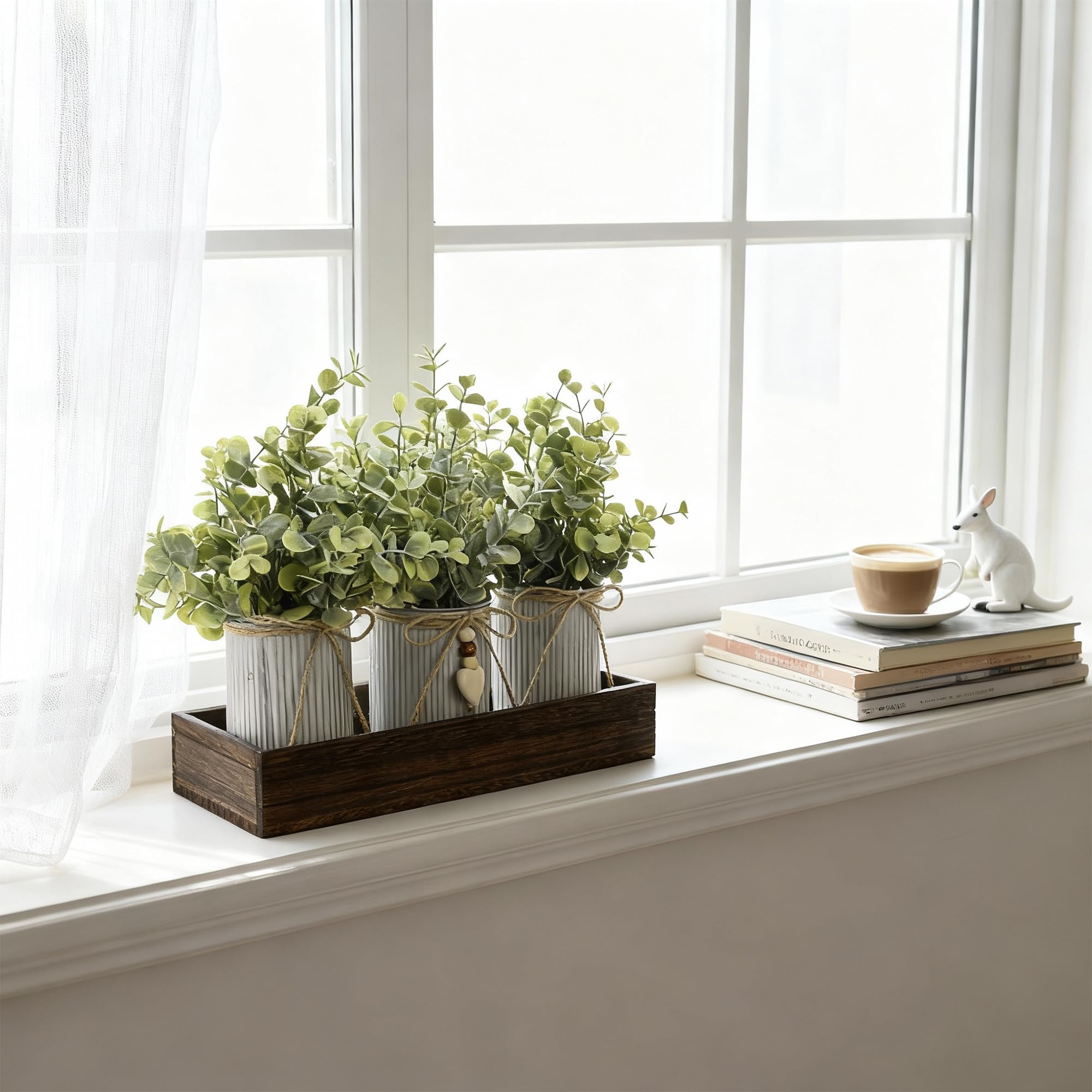 Centrotavola decorativo con fiori artificiali, composizione tavolo eucalipto con 3 vasi in metallo rustico e vassoio in legno per la casa di fattoria