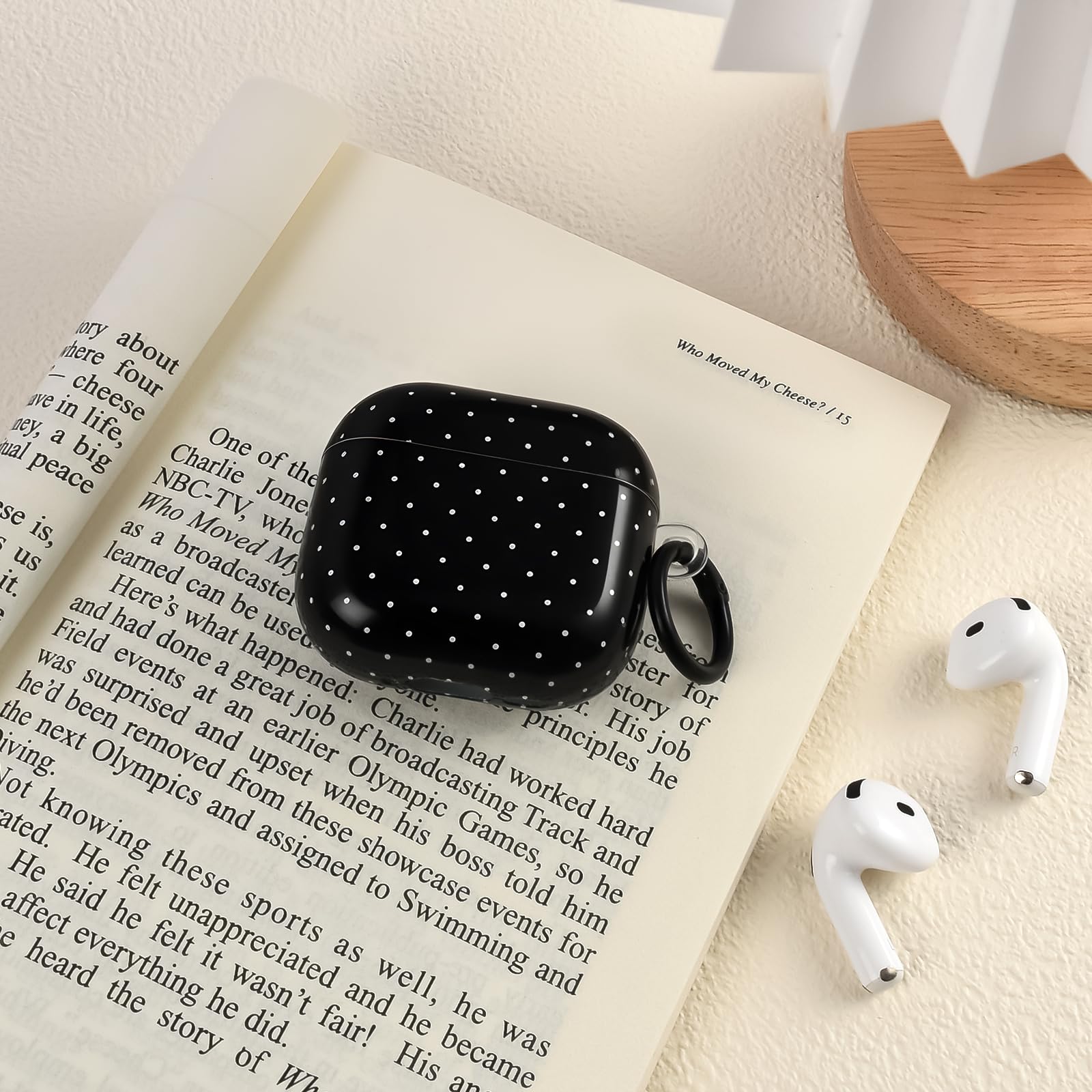 Etui AirPods 4 z zestawem do czyszczenia, ładny wzór w kropki dla dziewcząt i kobiet brelok odporny na wstrząsy futerał na AirPods 4. generacji -czarny