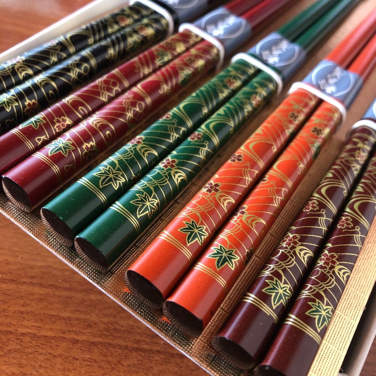 創作本漆塗り純金蒔絵　櫛と箸　桜と紅葉模様 創作本漆塗り純金蒔絵 櫛と箸 桜と紅葉模様 創作本漆