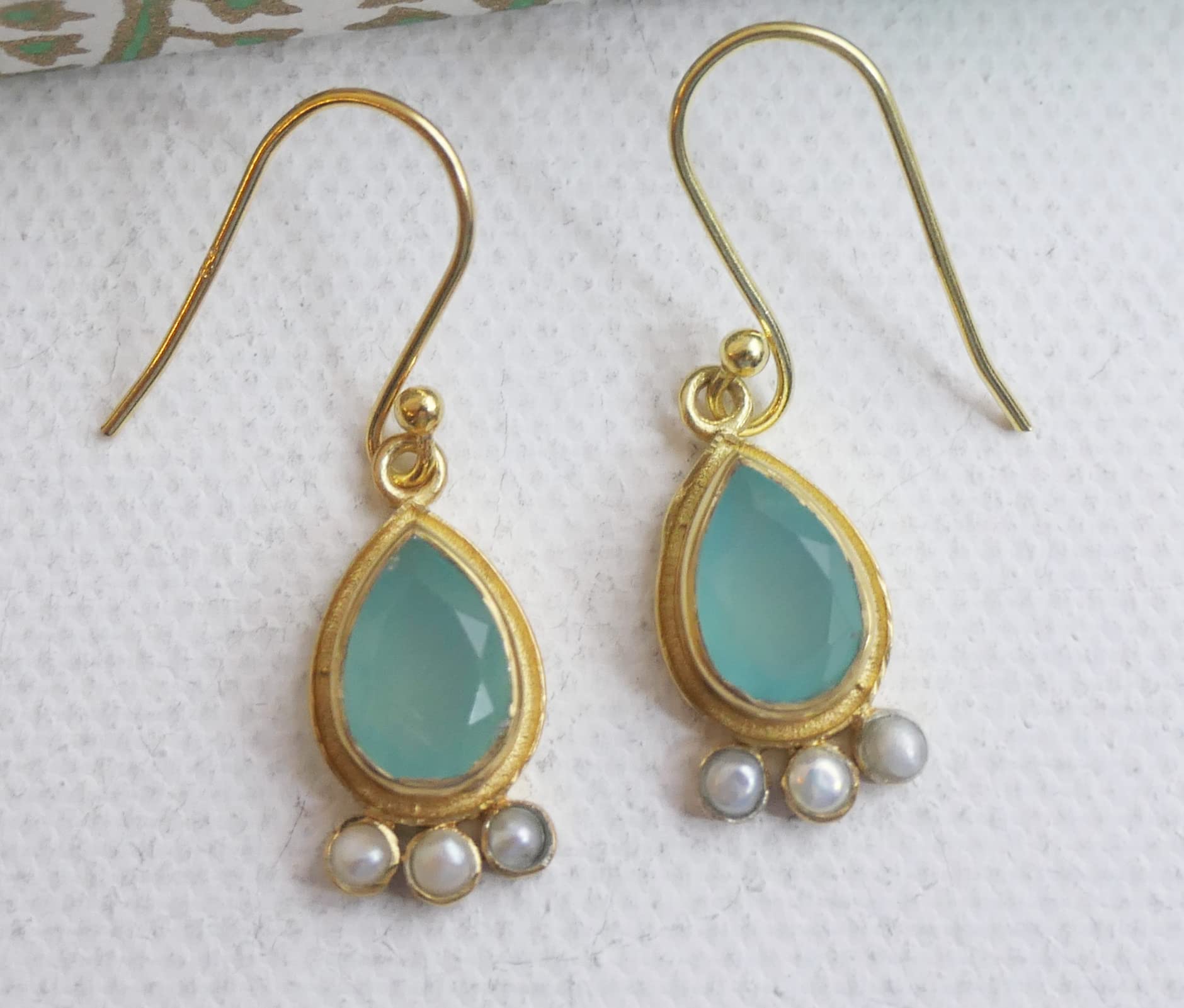 Pendientes de Plata de Ley 925 con Baño de Oro de Calcedonia Aqua y Perla de Agua Dulce