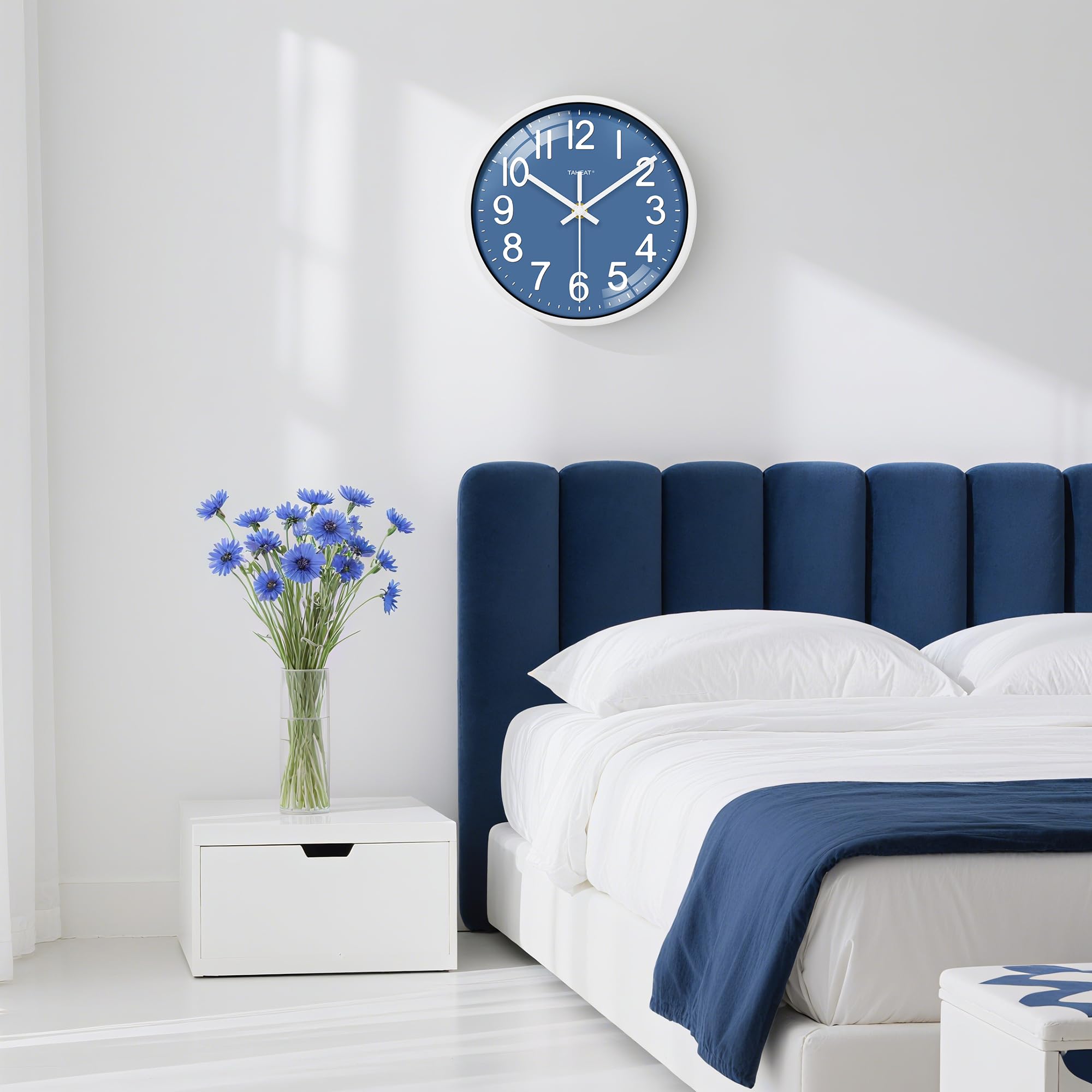 TAHEAT Horloge Murale Bleue 20 cm, Horloge à Quartz Silencieuse, Décoration Moderne