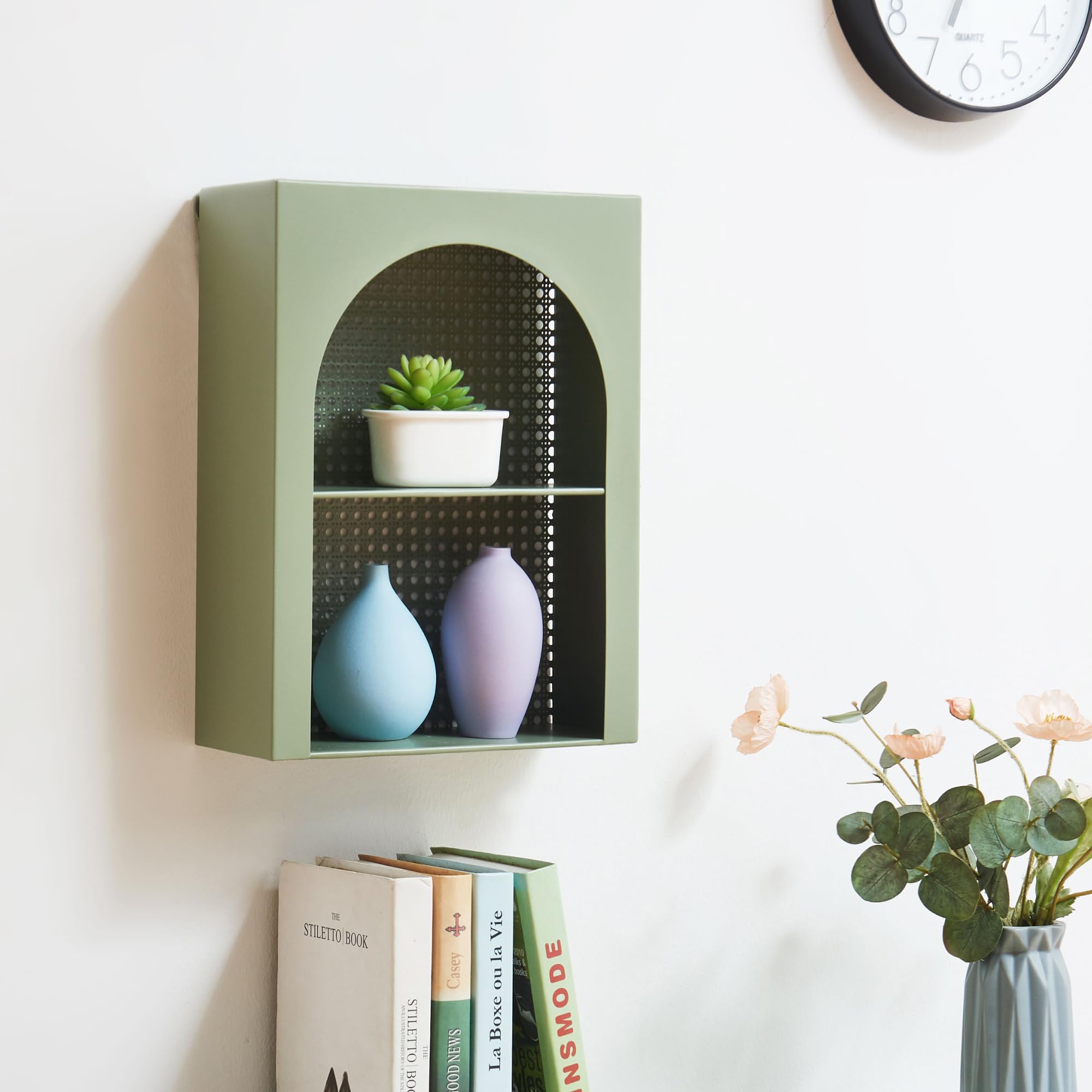 [en.casa] Étagère Murale avec 2 Compartiments de Rangement Paroi Arrière Décoratif en Effet Rotin Meuble de Stockage pour Salon Cuisine Salle de Bain Métal 40 x 30 x 13 cm Vert