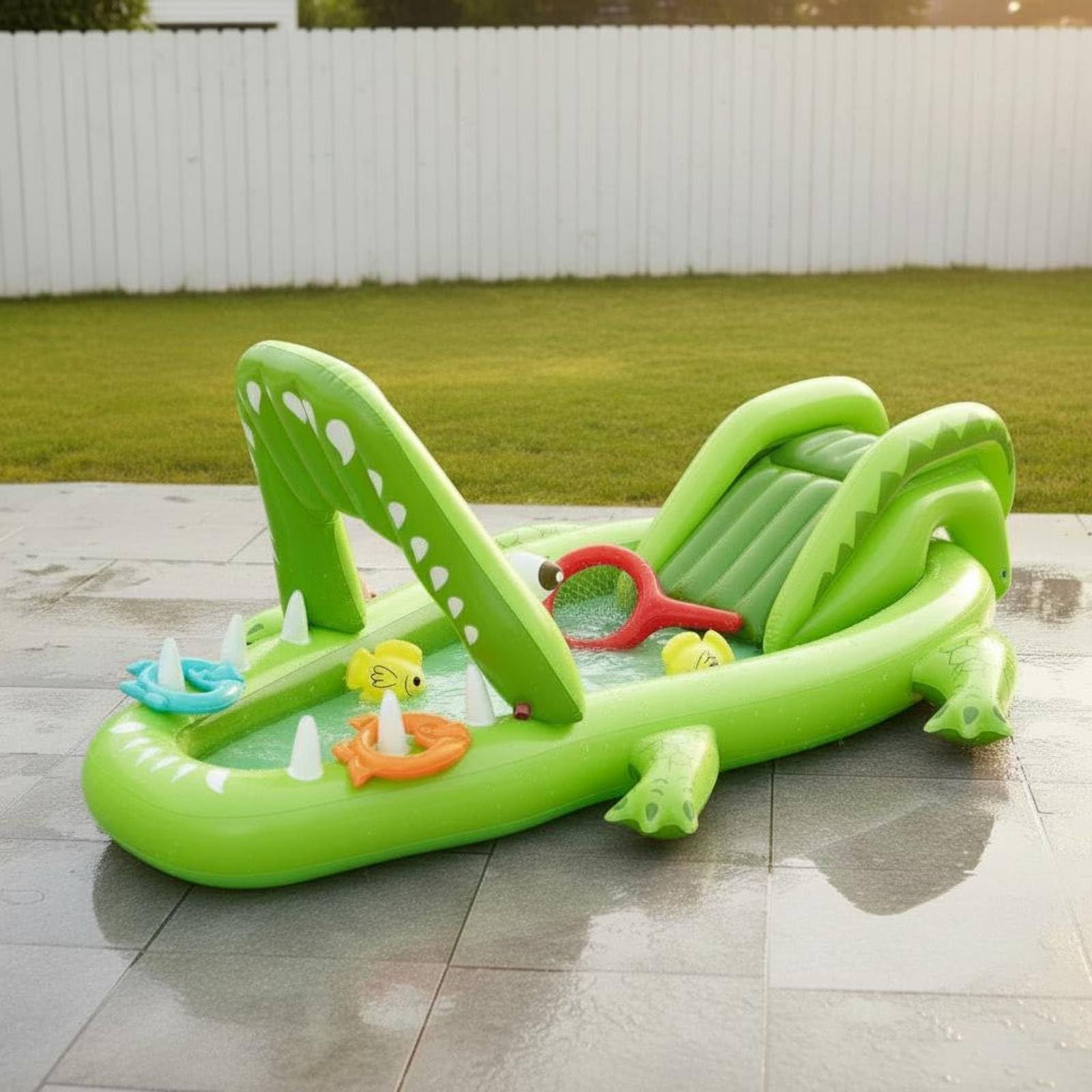 Aufblasbarer Spielpool Krokodil Planschbecken Kinderpool Wassersprinkler mit Rutsche Und Spielzubehör aus PVC für Garten Rasen Terrasse