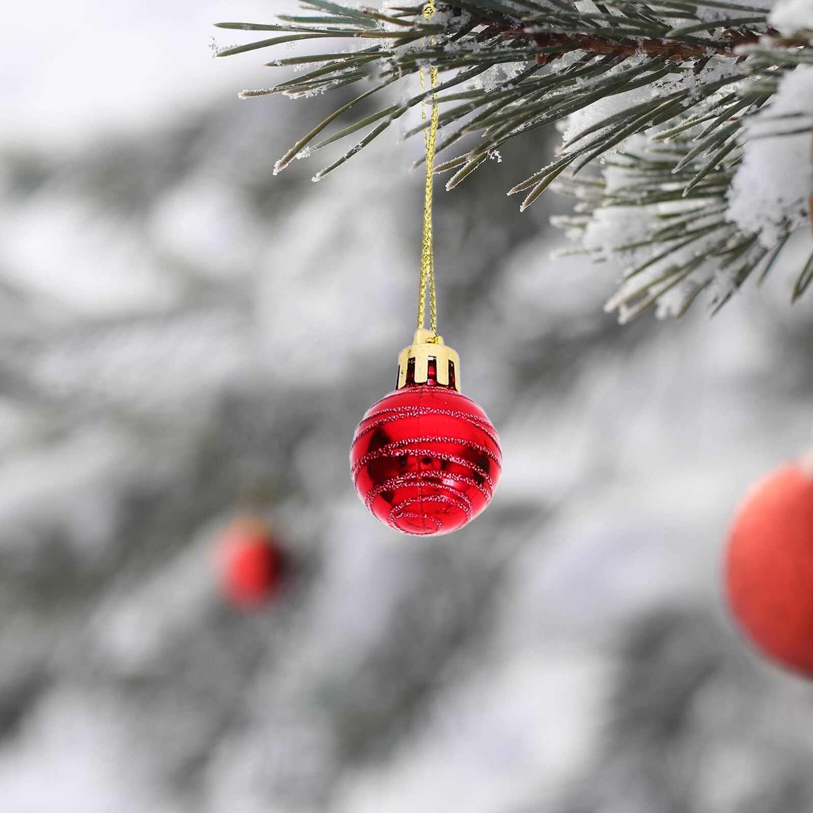 Gatuida 12 Stück Weihnachtskugeln 3cm Kunststoff Hängedekorationen mit Aufhängeloch für Weihnachtsbaum Party Innen und Außendeko