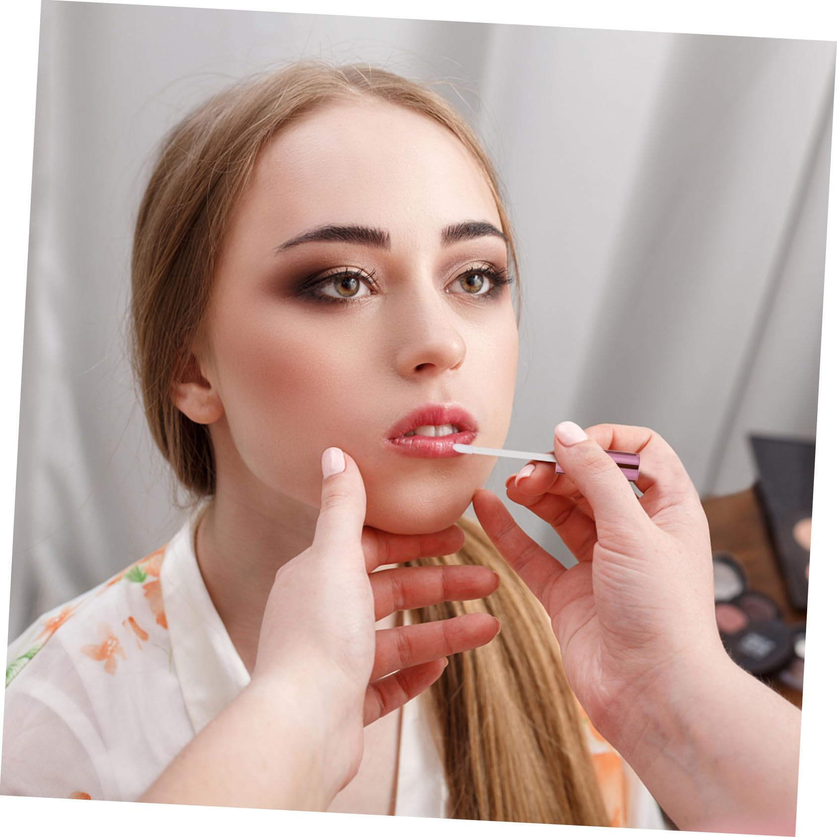40 Stück Durchsichtige Lipgloss Tuben mit 10ml Fassungsvermögen und Integriertem Pinselkopf aus Abs für Reise und Wiederverwendung