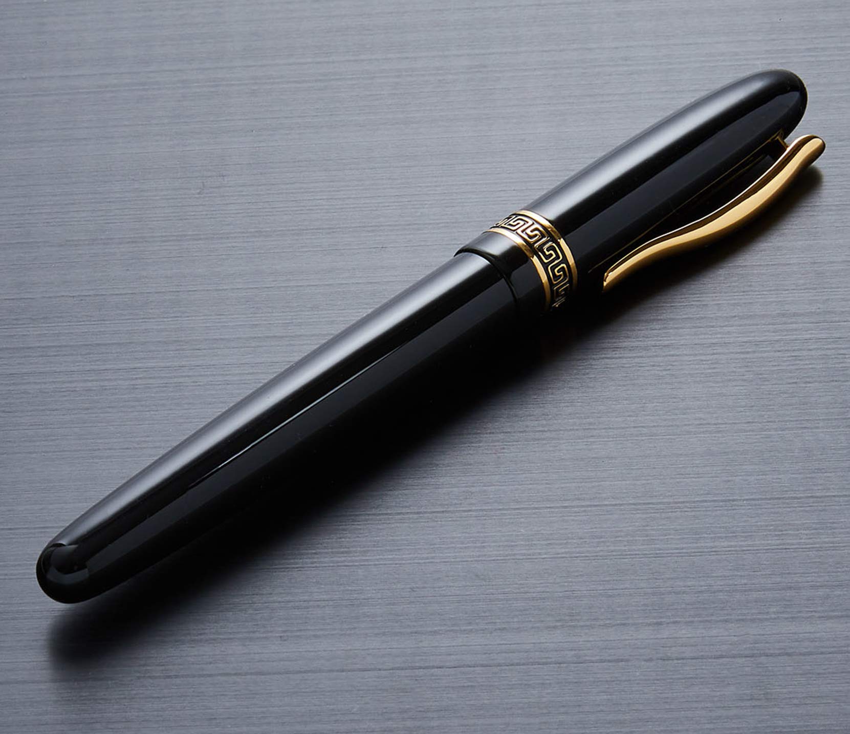 黒い万年筆 キャップ付き Amazon.co.jp: Xezo Fine 万年筆 ブラック スクリューオン