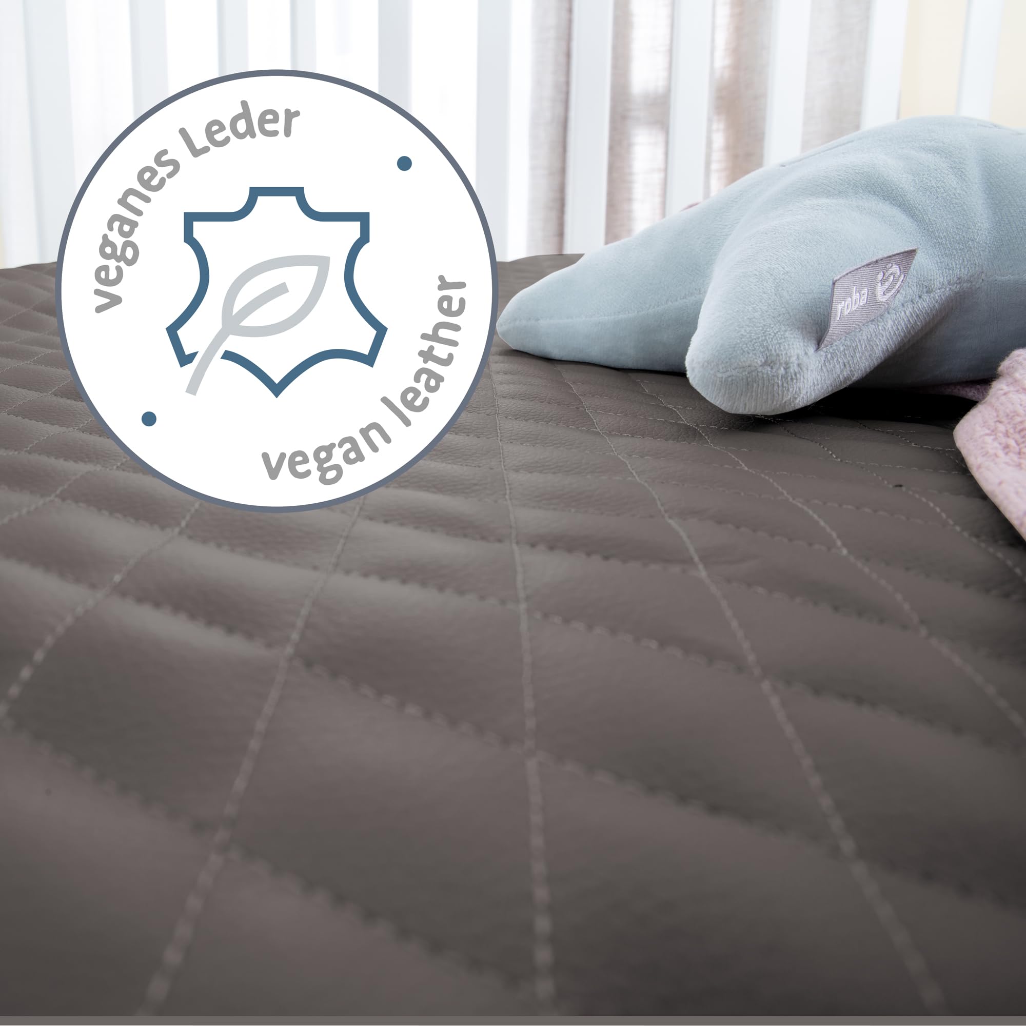 roba Parc hexagonal en bois blanc – parc pour bébé mobile avec roulettes et tour de protection matelassée “Graphite” en cuir végan – barrière de sécurité réglable en hauteur
