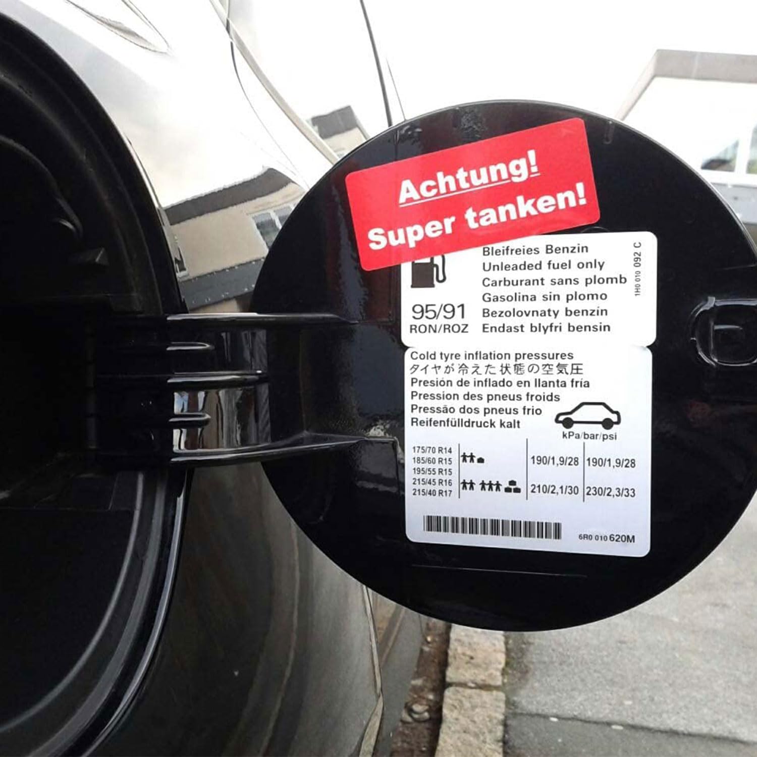 Adesivo 'Achtung! Super Tanken!' 7x3 Cm - ISecur, Resistente E Lavabile In Autolavaggio, Per Auto E Moto