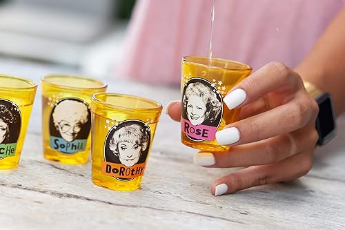 Miniatura 6 de JUST FUNKY The Golden Girls - Juego coleccionable oficial de chupito  Cuenta con un vaso de chupito para cada chica dorada  Cada uno tiene capacidad