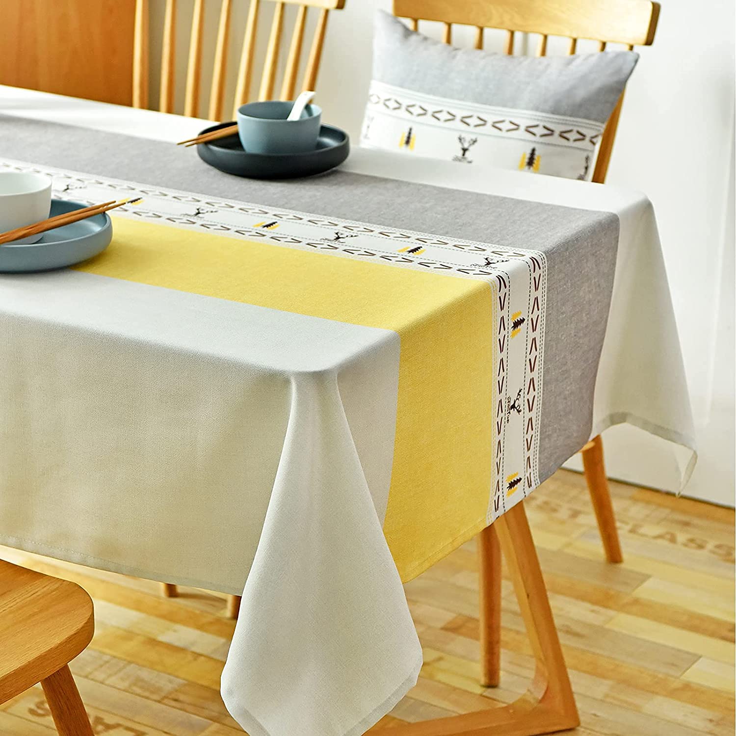 Nappe en lin résistante aux taches pour protéger votre table des salissures au quotidien 90x90