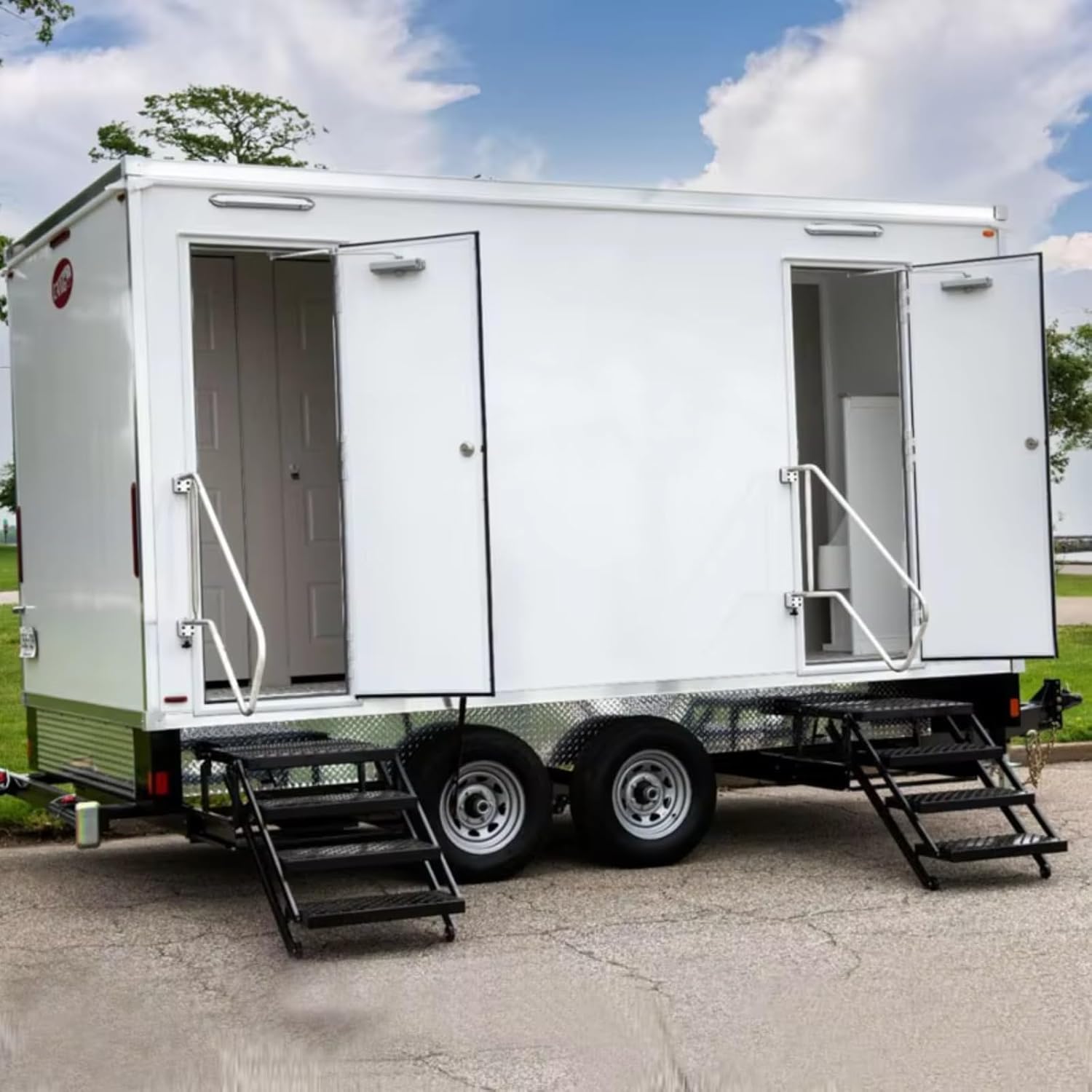 Versatile Mobile Restroom Trailer Portable Luxury Toilet Trailers Wheel-Mounted Towable Bathroom Trailer for Music Festivals and Large Public Events