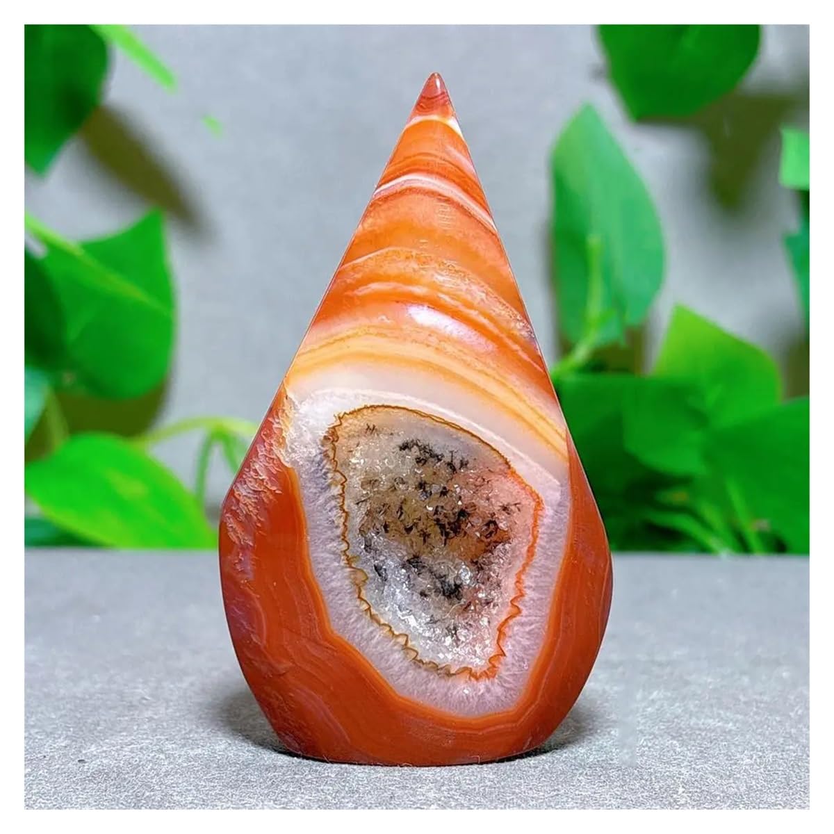 Pierre naturelle de quartz et cornaline, minéral d'exception pour intérieur chic