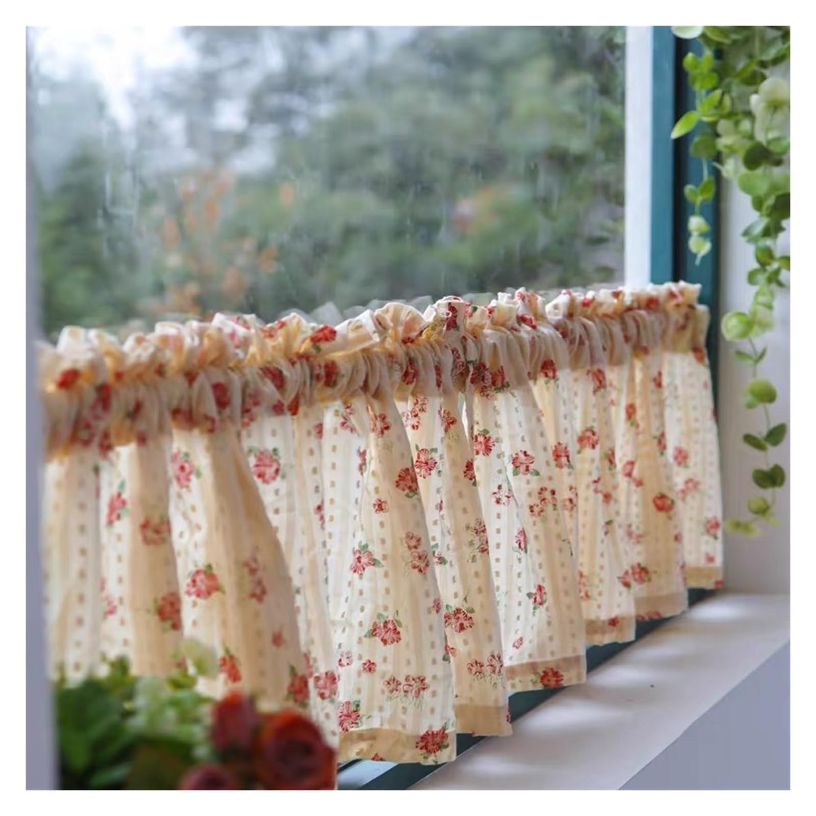 Rideaux courts en tulle d'excellente finition florale pour habiller un salon chic