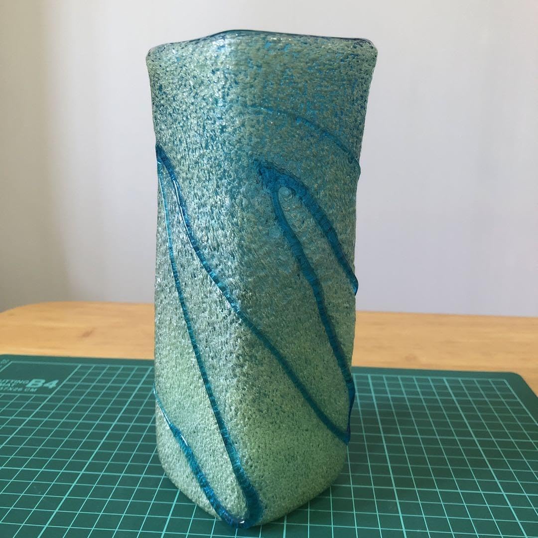 琉球ガラス名工・稲嶺盛吉氏・吹き泡ガラス花瓶スカイ 【公式通販】