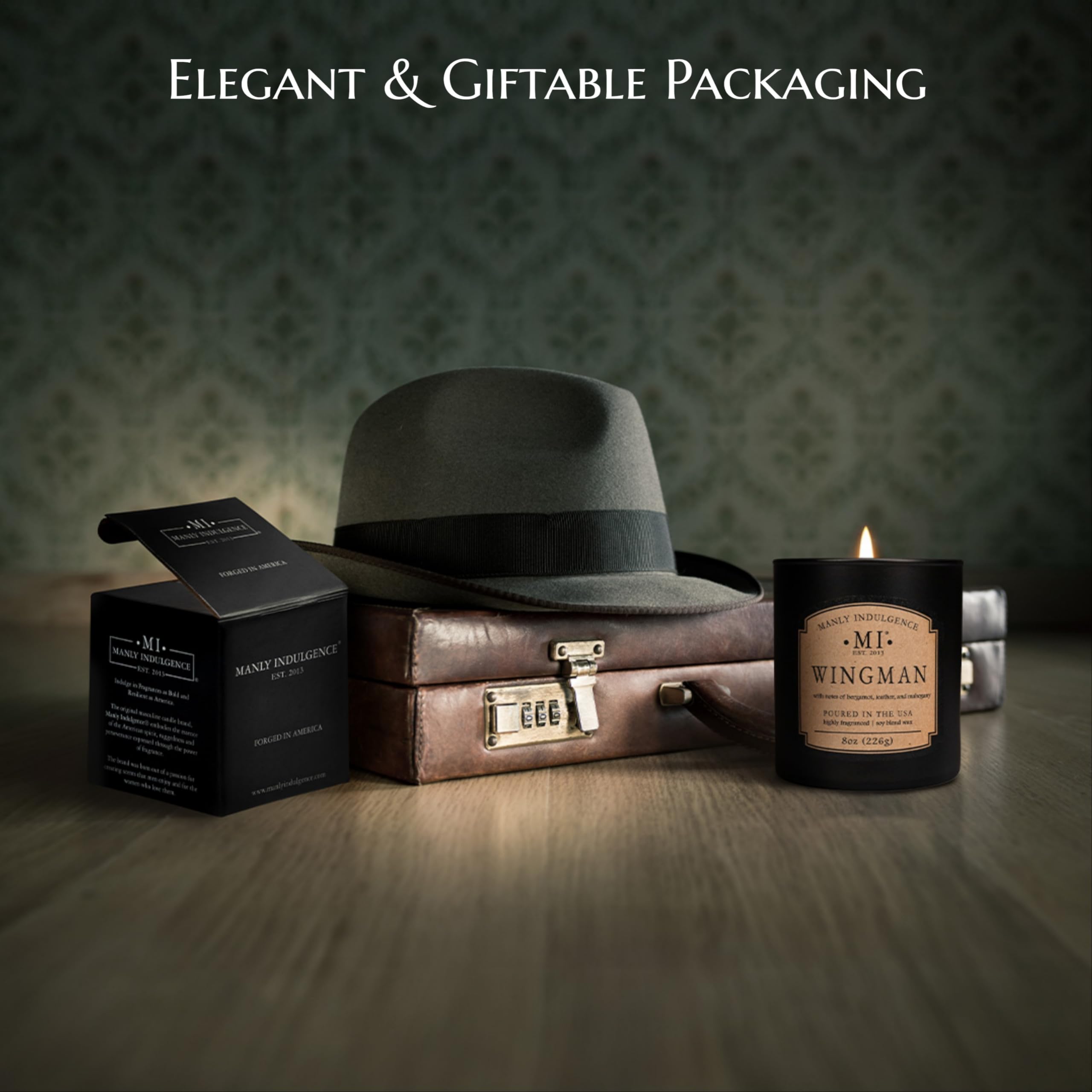 Manly Indulgence Świece zapachowe w słoiku dla mężczyzn | Wingman - bergamotka, skóra i mahoń | mocny, męski zapach | kolekcja Classic+ z eleganckim pudełkiem upominkowym | kute w Ameryce | nowość w