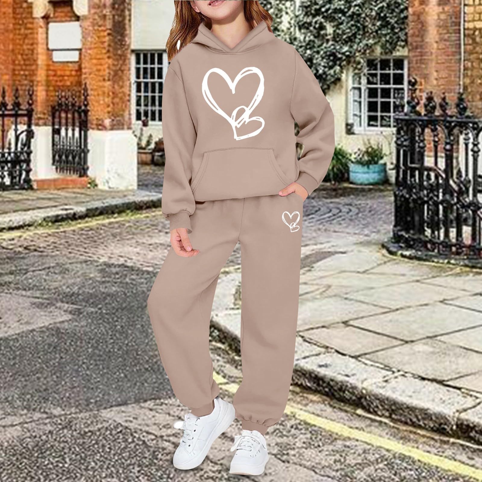 Conjunto deportivo con capucha para niñas, estampado de corazón, caqui, 9-10 años