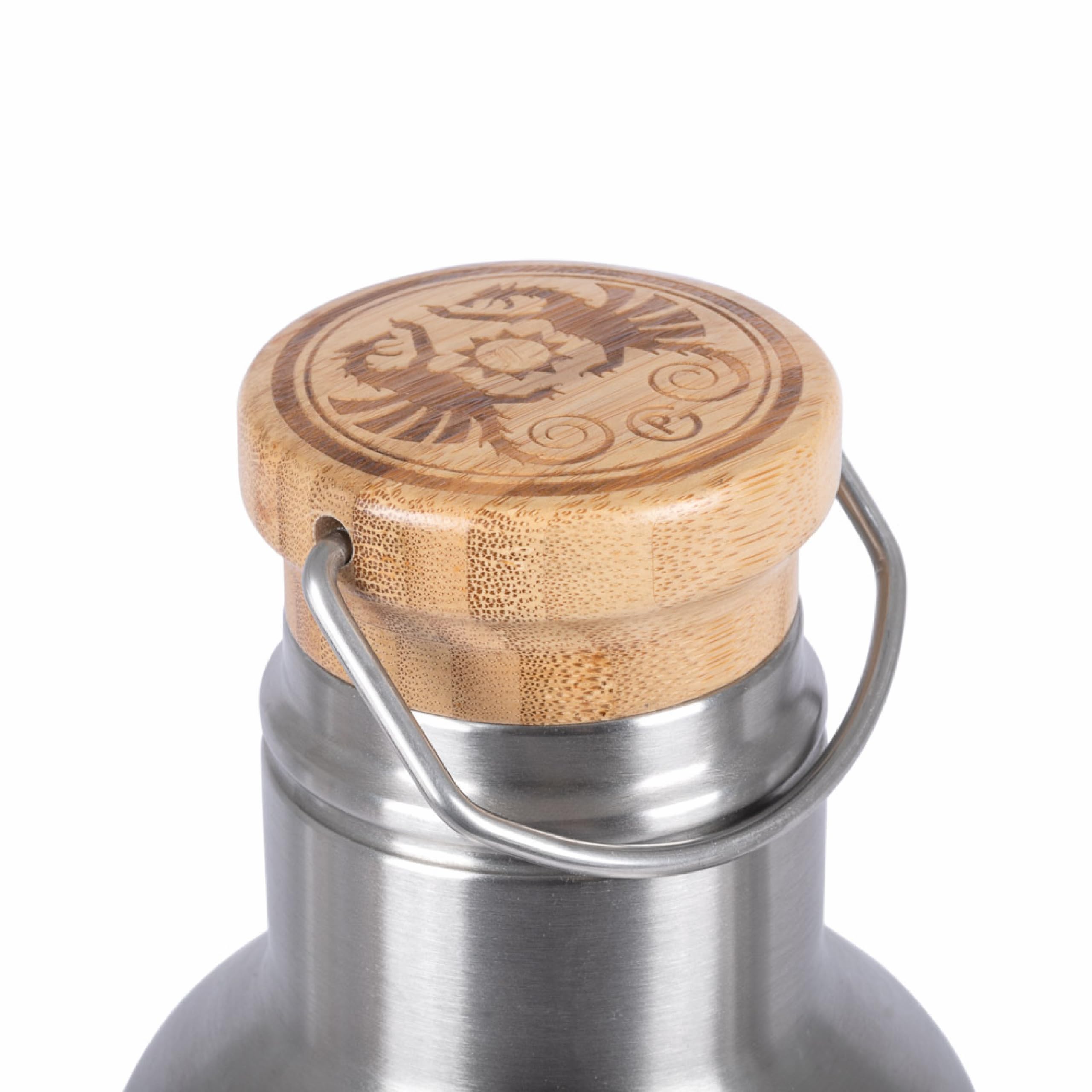 Petromax Isolierflasche 1,5L - Edelstahl Vakuumflasche für Outdoor & | BPA-freie Thermoskanne mit Bambusdeckel, hält 22h warm & 94h kalt, robuster Edelstahl für unterwegs, geschmacksneutral
