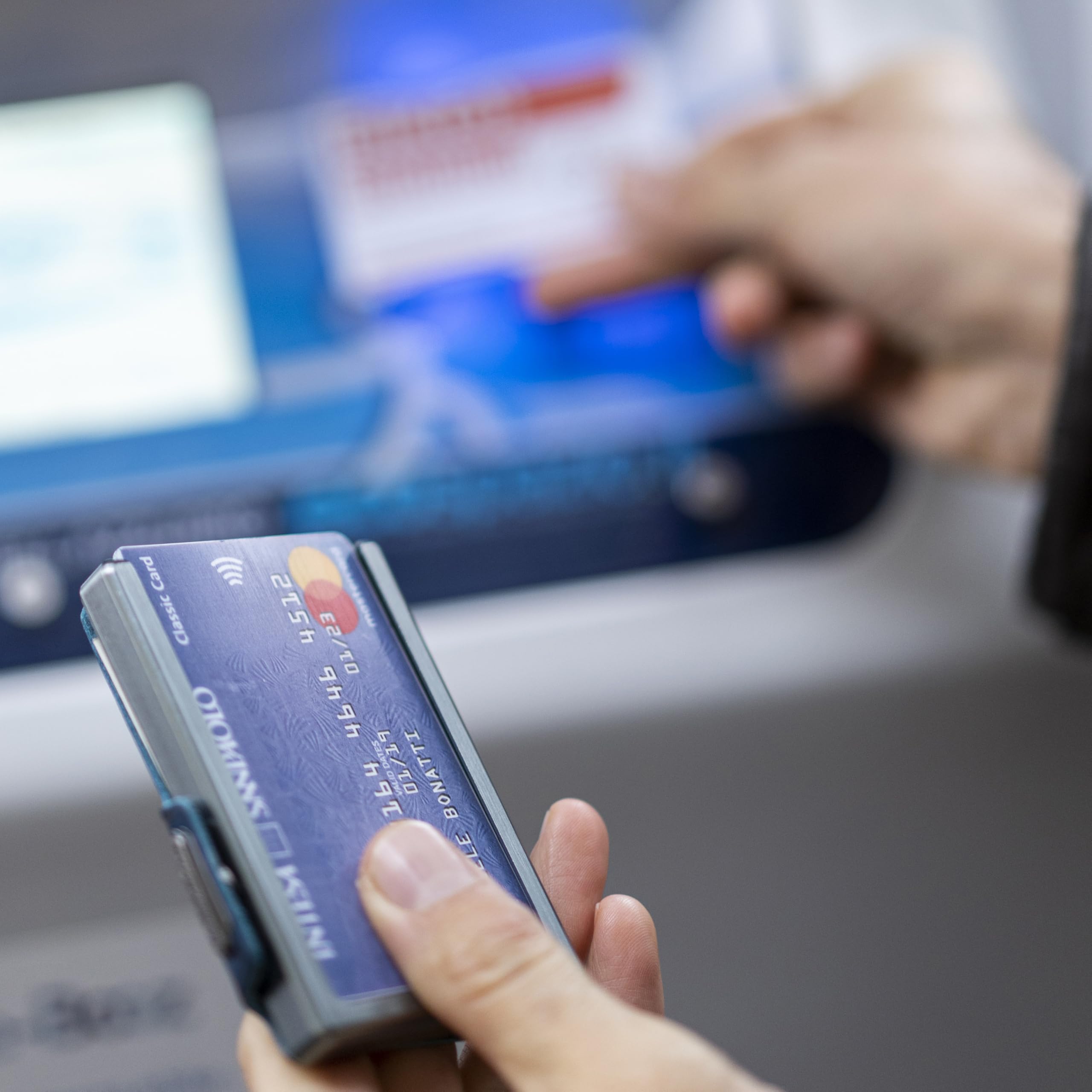 Mini Wallet aus Premium-Nappaleder – Schlankes, Leichtes Kreditkartenetui mit RFID-Schutz für Herren & Damen – Kompakt, Elegant. BLAU