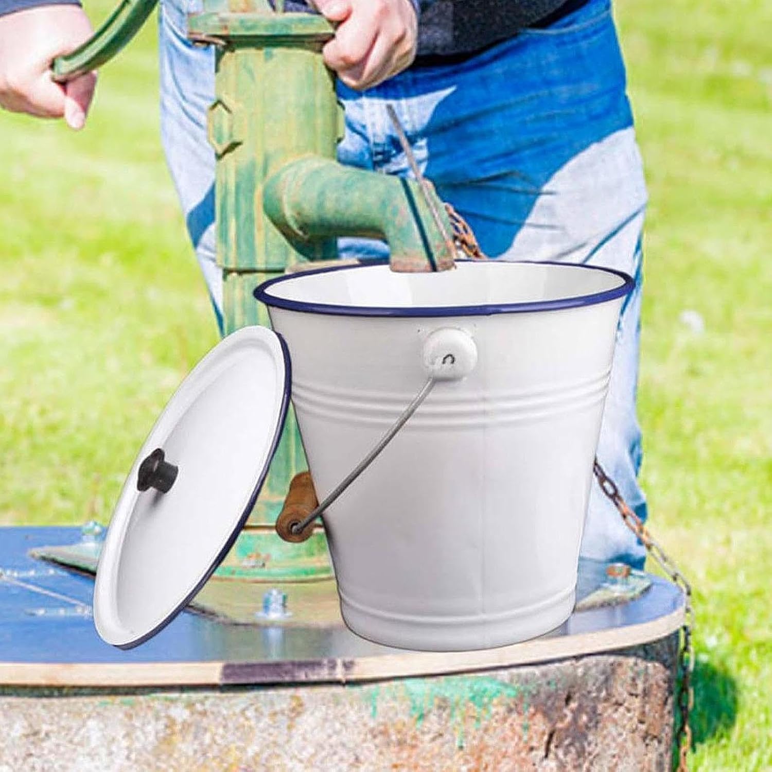 Enamel Bucket Liquid Container Storage Can with Lid 9L with Wood Handle Milk Bucket Metal Pail for Outdoor Activities Garden