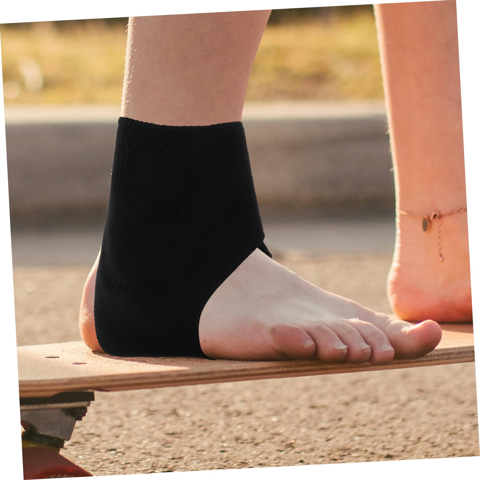 Gogogmee Magnetic Ankle Strap Ankle Guards Soccer Running Youth Sports Neoprene Compression Sleeve Warm Comfortable