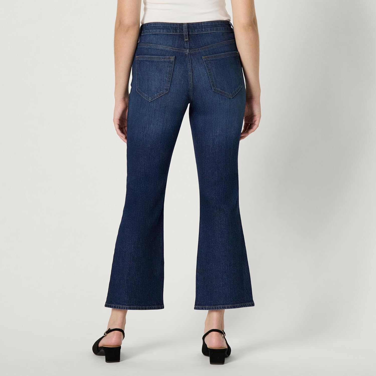 Amazon Essentials Women's Women's Medium Stretch Mid-Rise Kick Crop Jean - Image 2